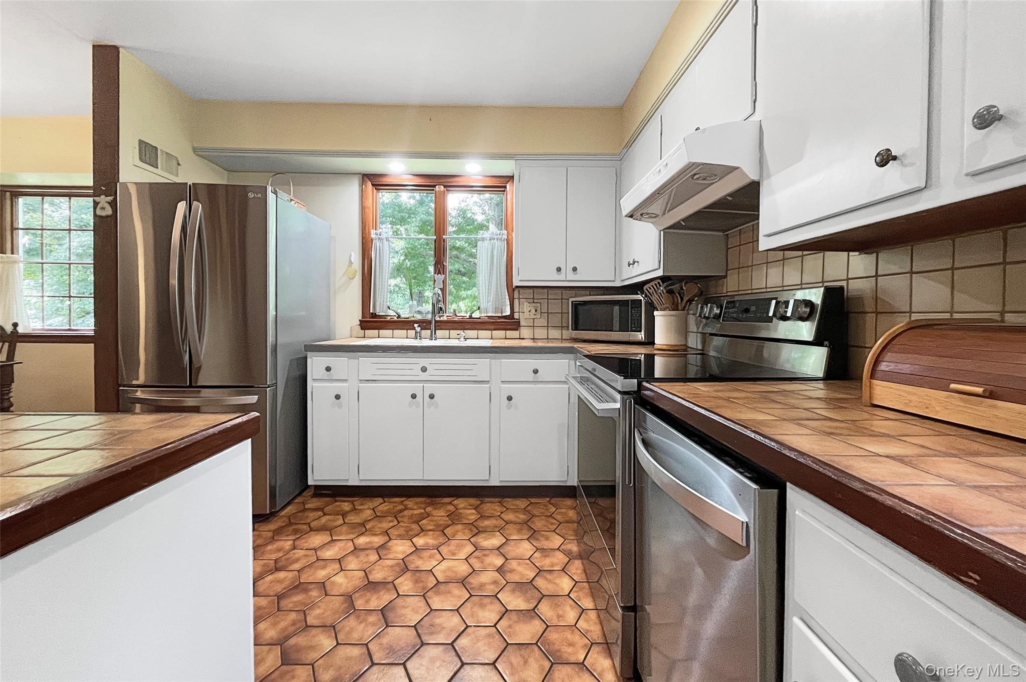 216 Spackenkill Road Property Photo 3