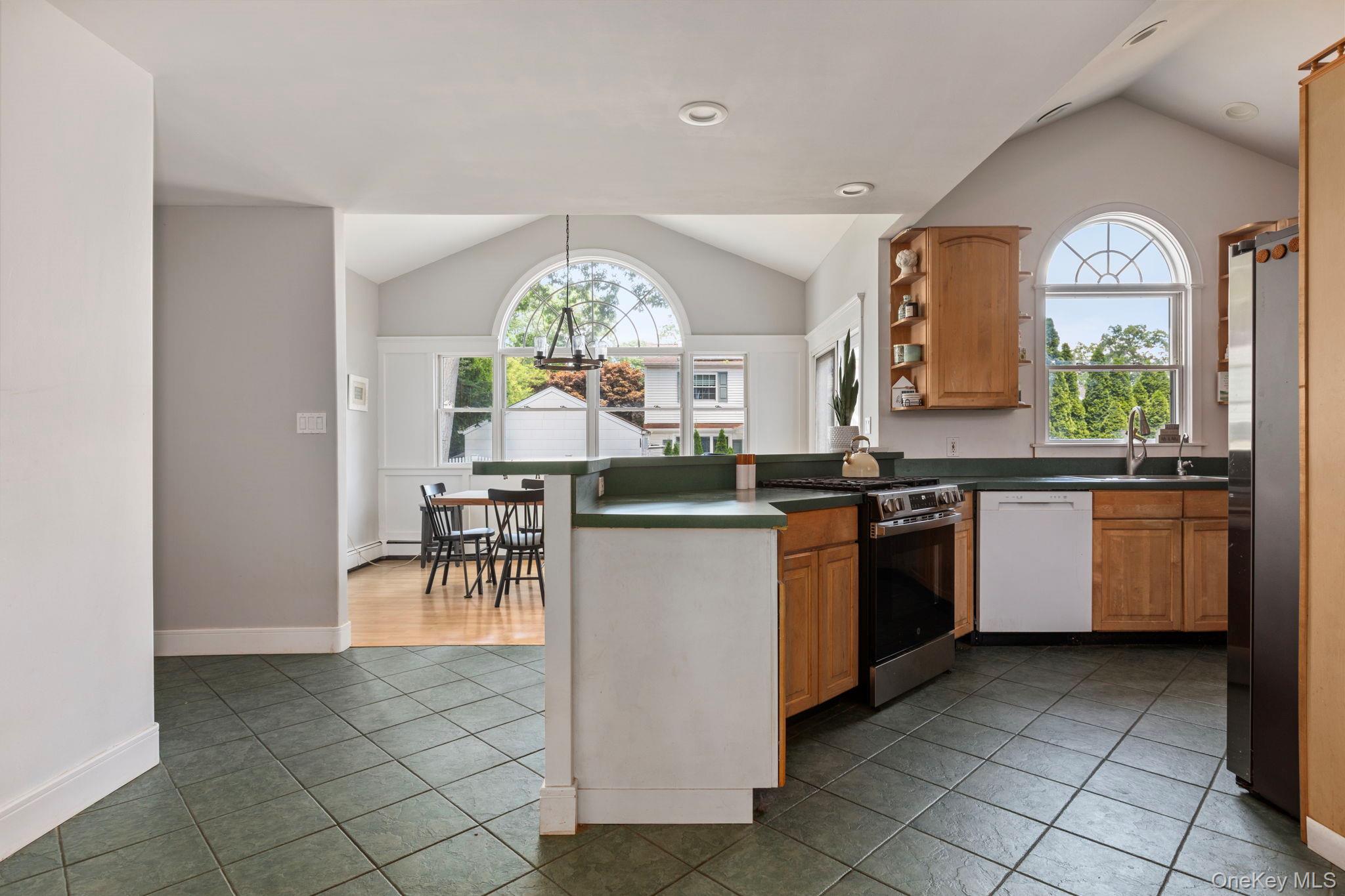 1107 Jefferson Avenue Property Photo 7