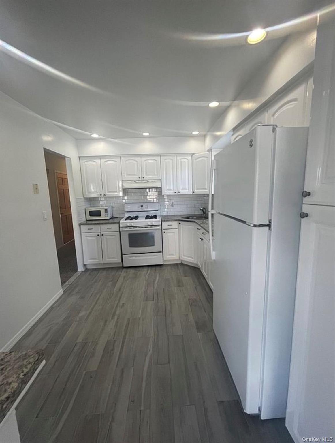 4304 72nd Street Property Photo 8