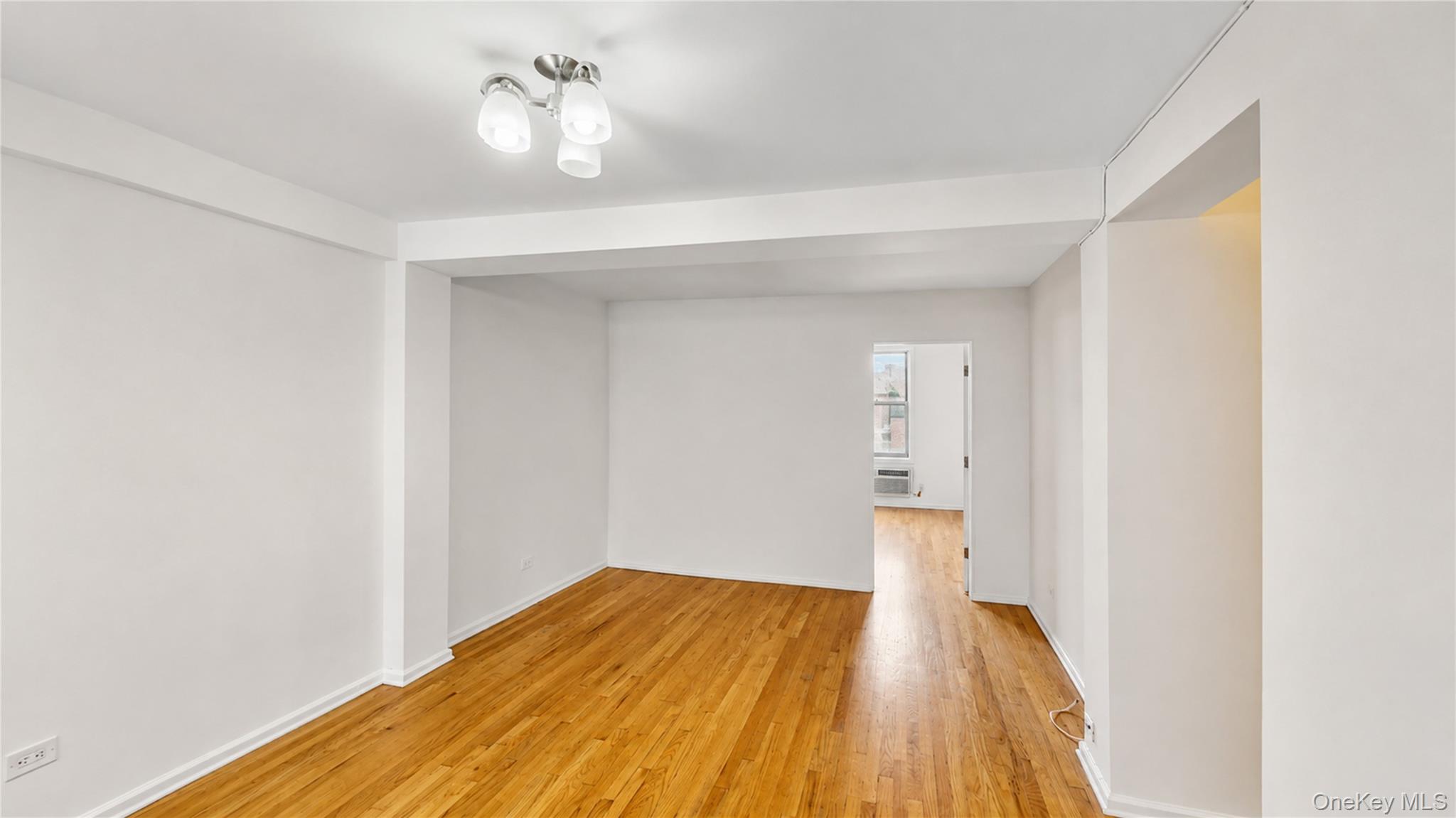 60-11 Broadway 3l Property Photo 1