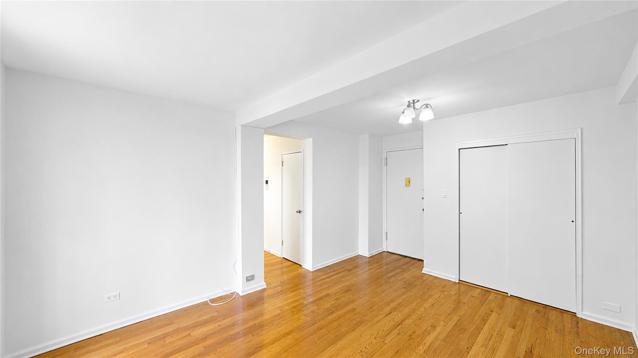 60-11 Broadway 3l Property Photo 2