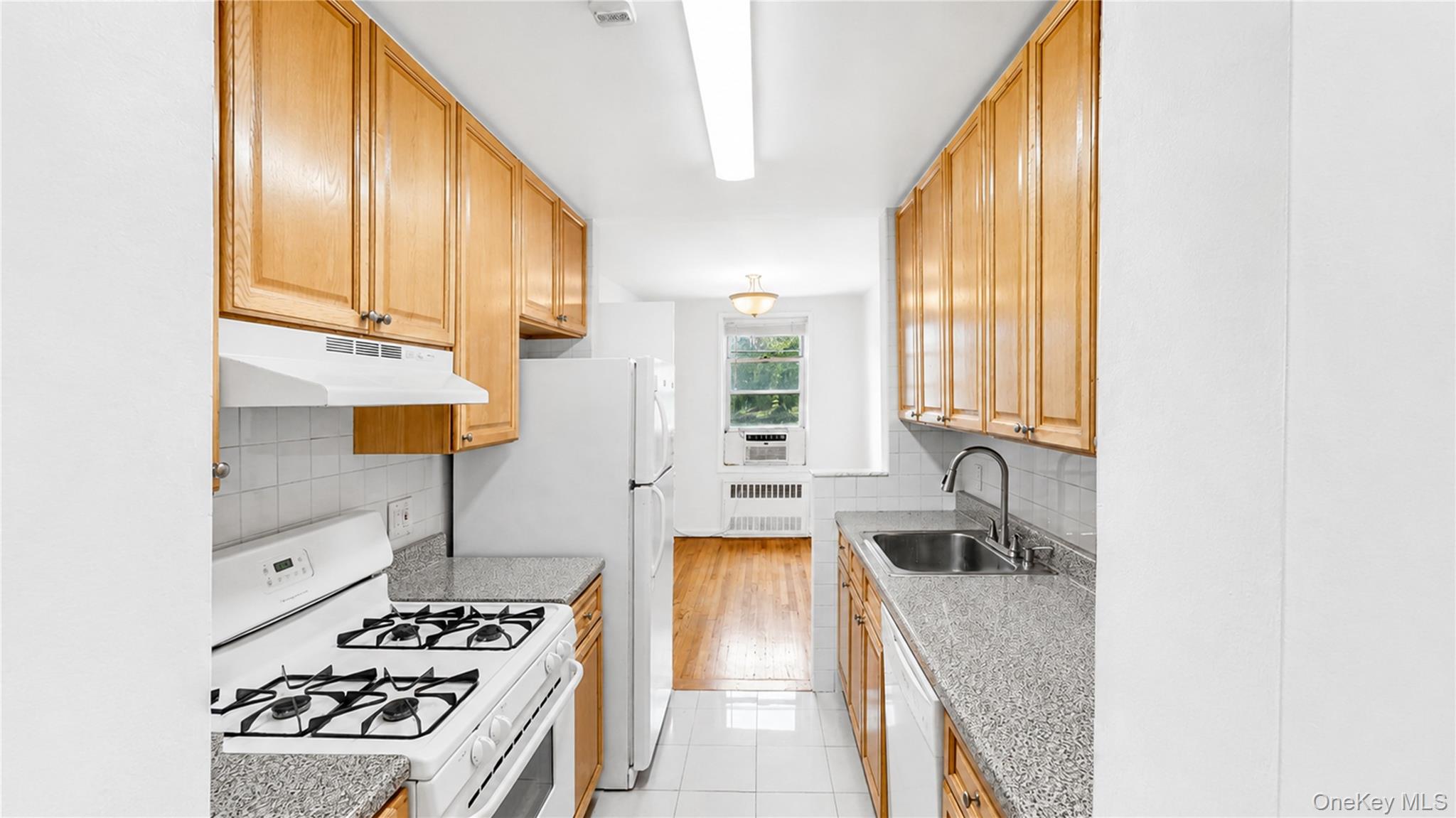 60-11 Broadway 3l Property Photo 3