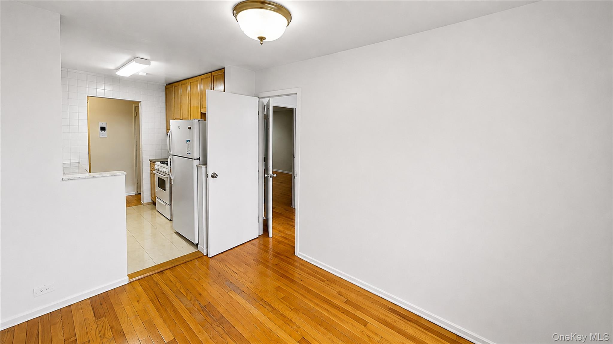 60-11 Broadway 3l Property Photo 5