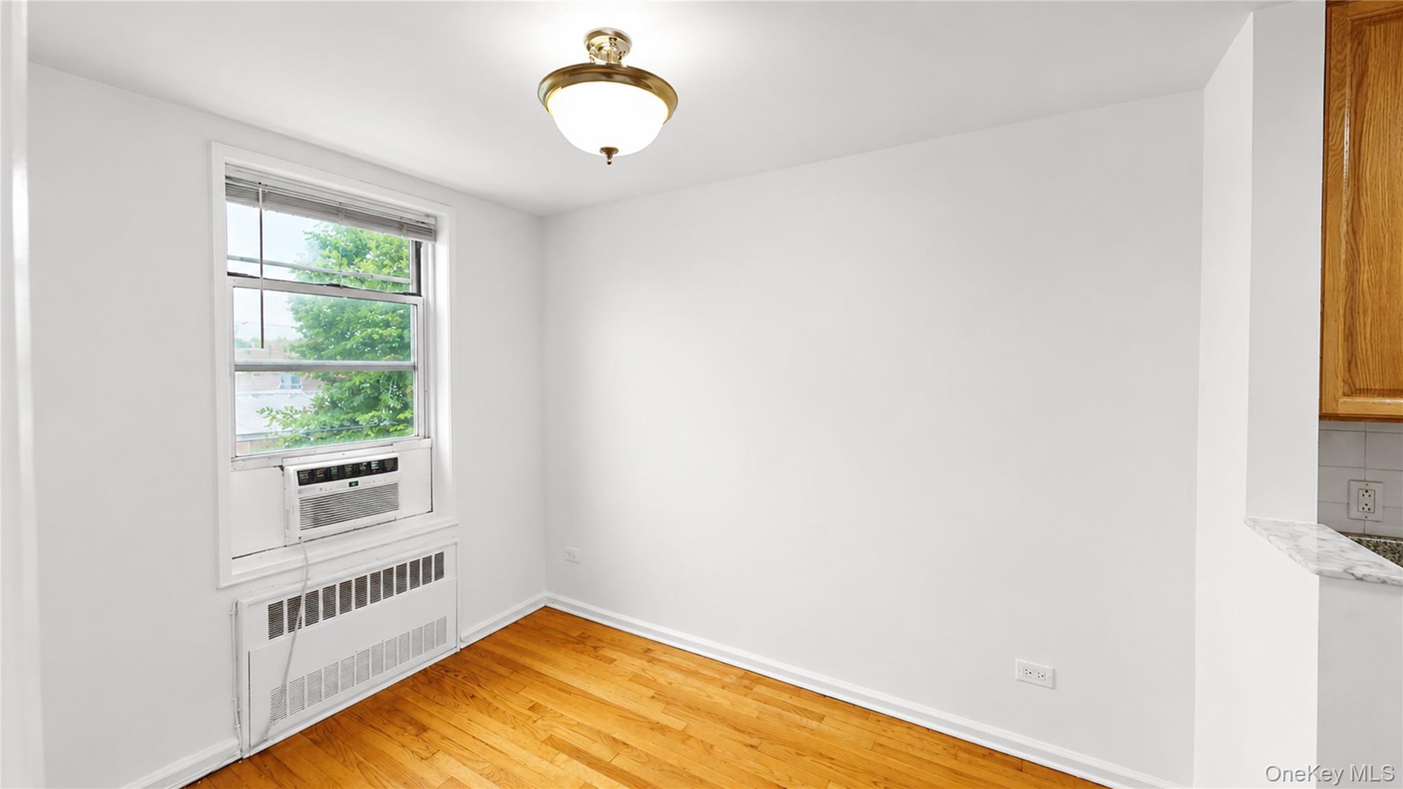 60-11 Broadway 3l Property Photo 6