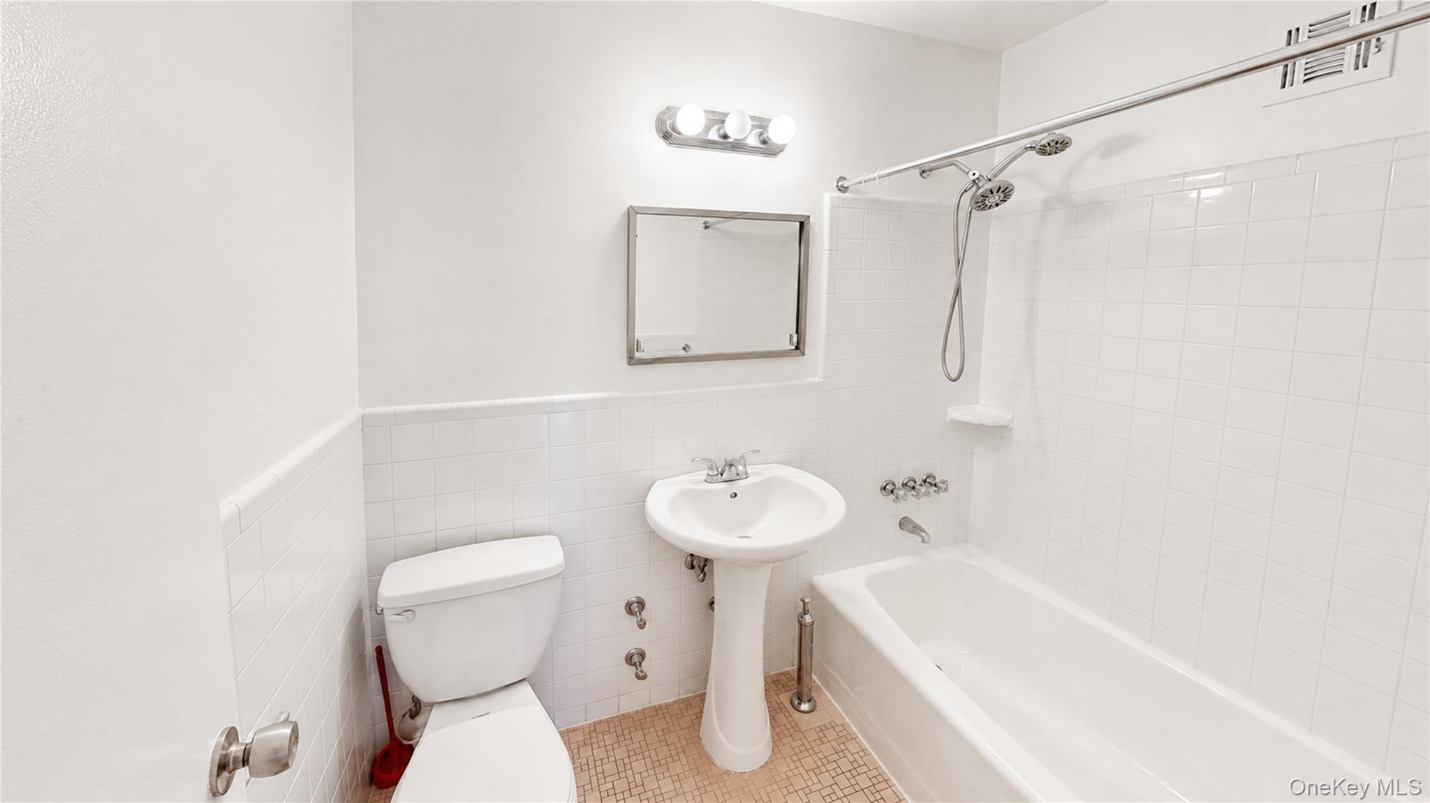 60-11 Broadway 3l Property Photo 9