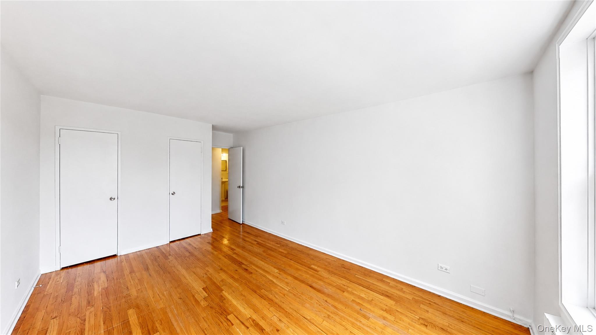 60-11 Broadway 3l Property Photo 11