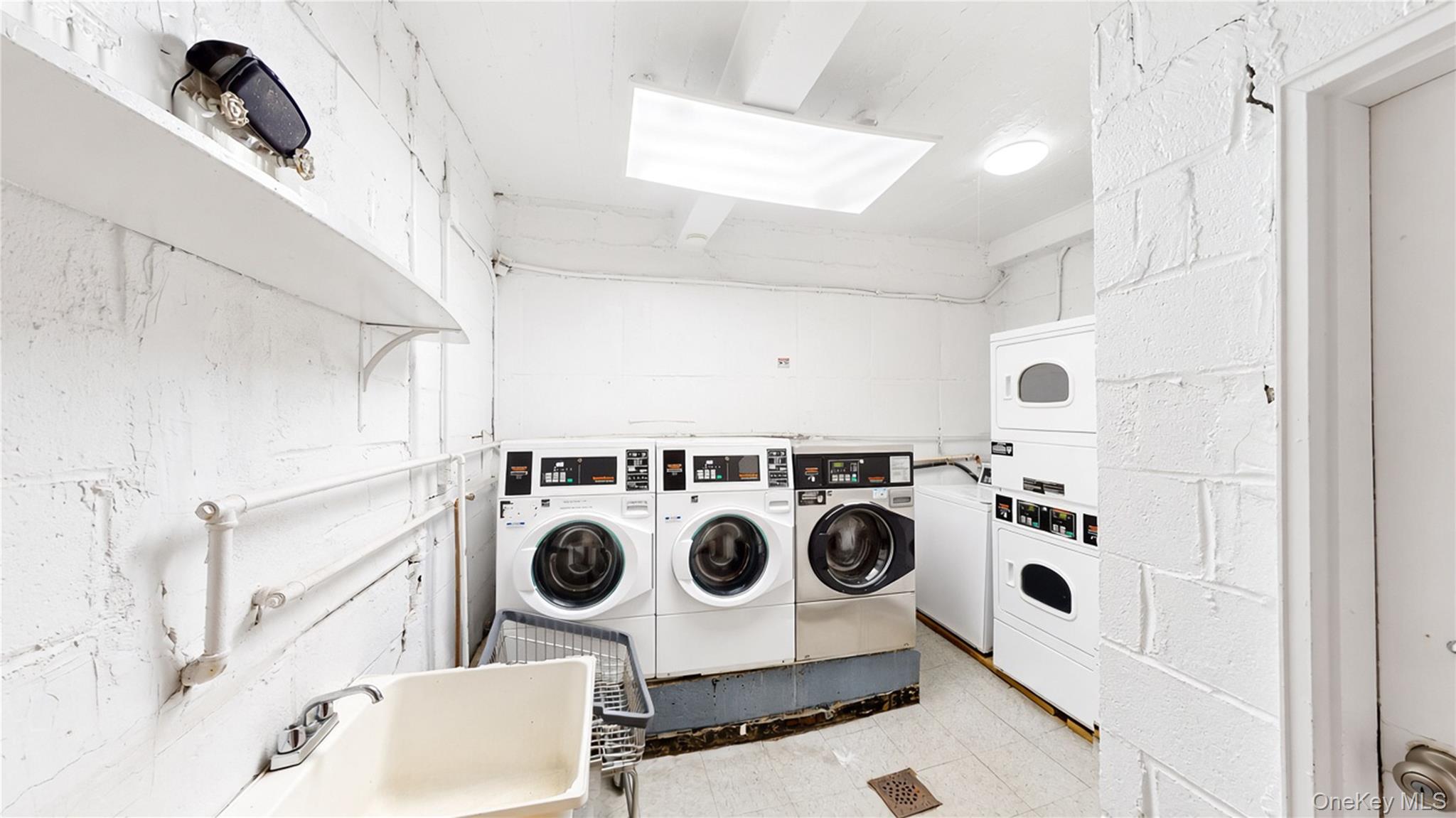 60-11 Broadway 3l Property Photo 17