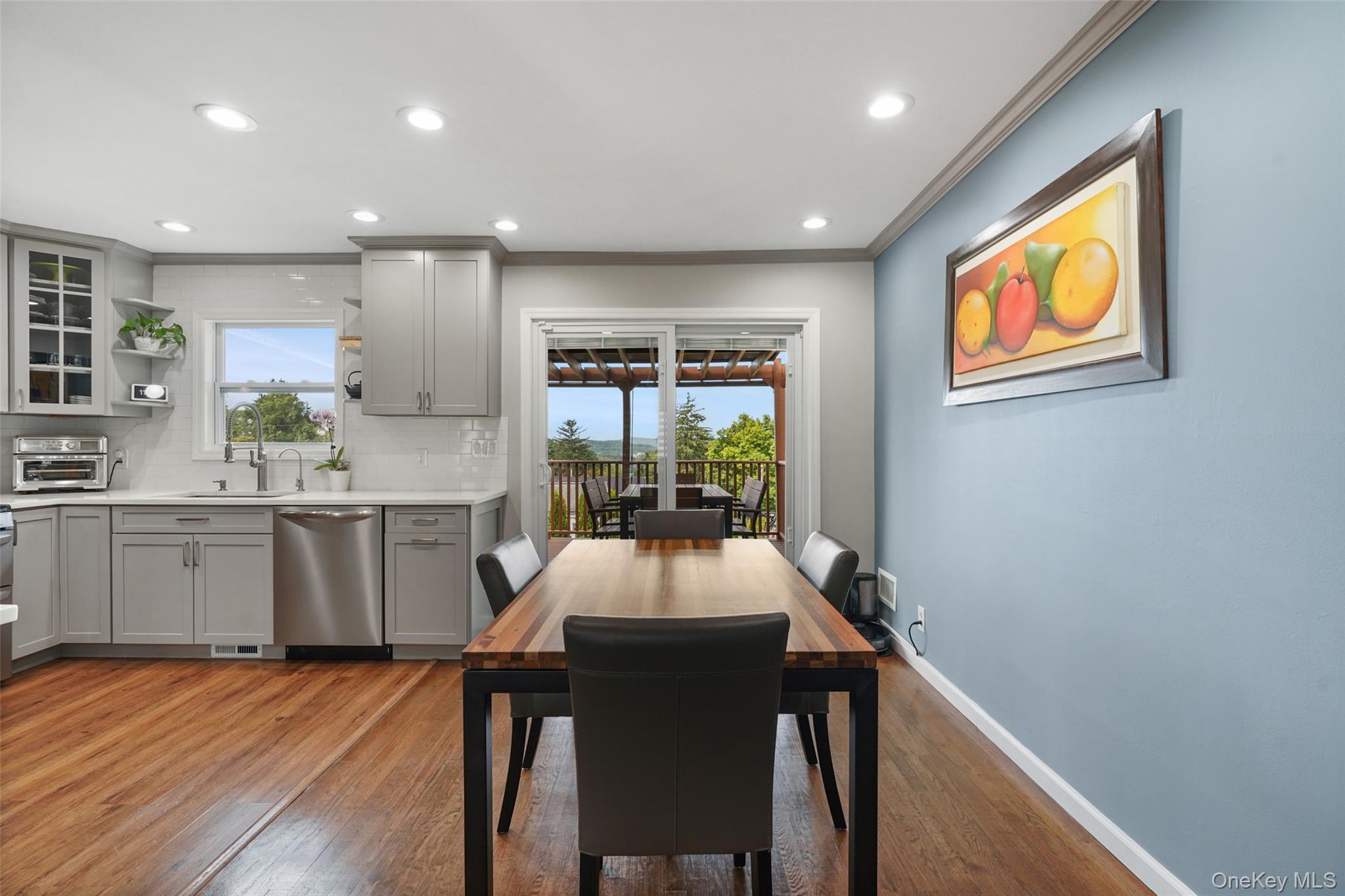6 S High Street Property Photo 8