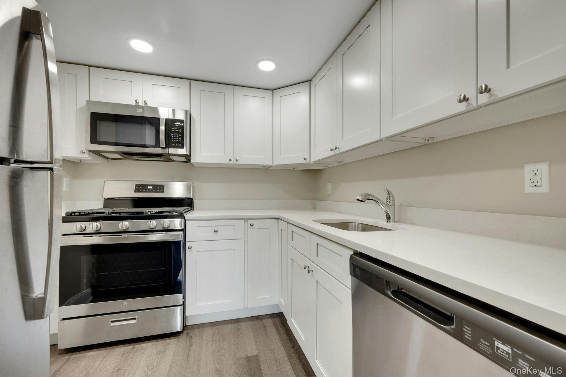 2 Park Avenue 3h Property Photo 8