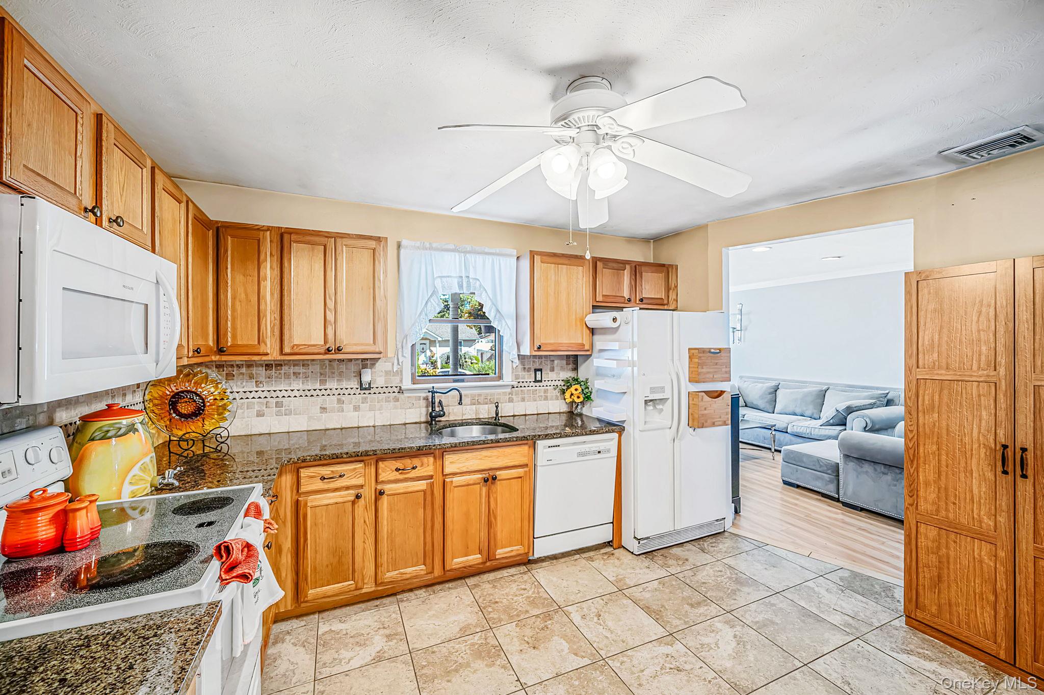 256 Deer Road Property Photo 7
