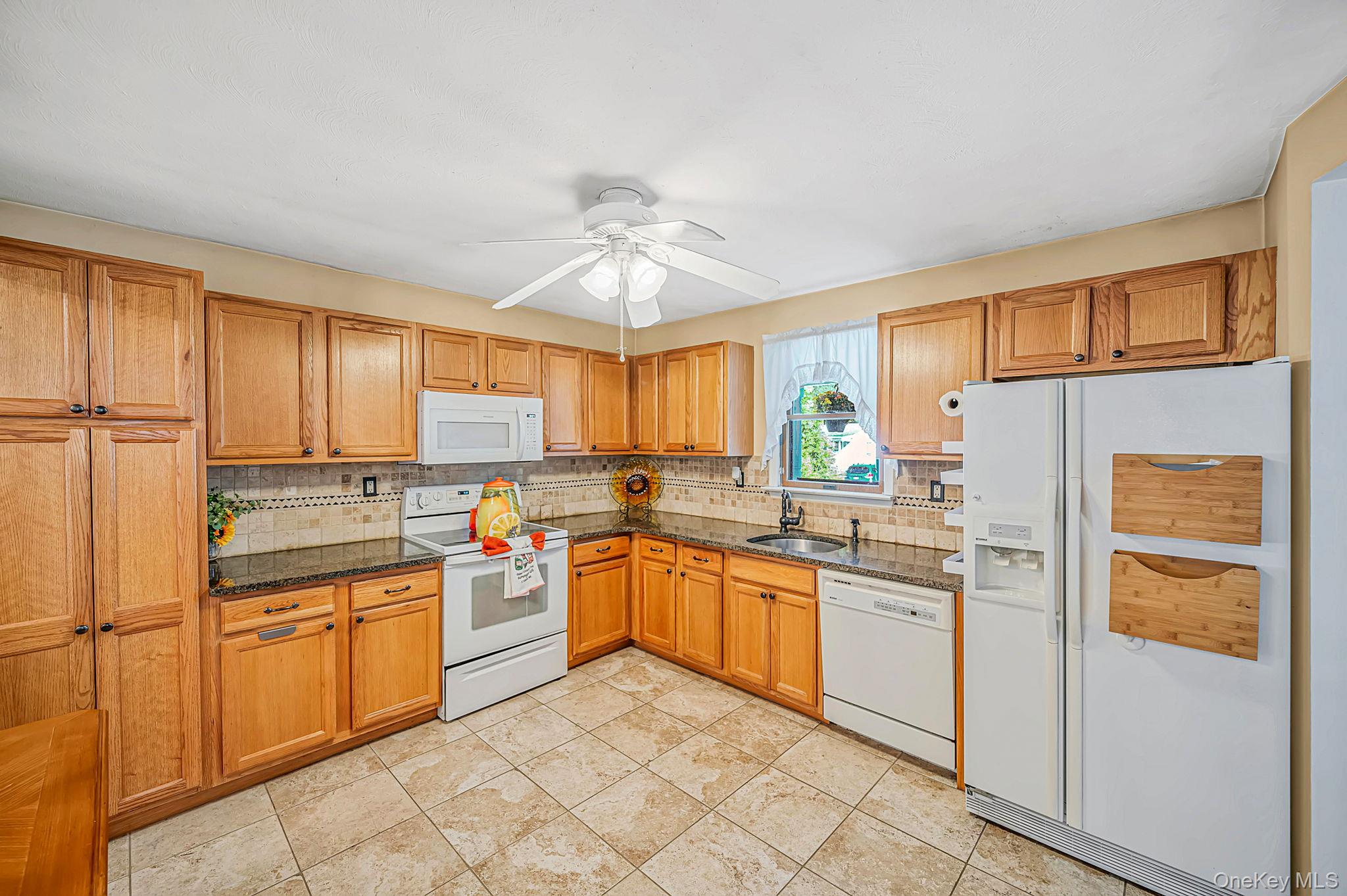 256 Deer Road Property Photo 8