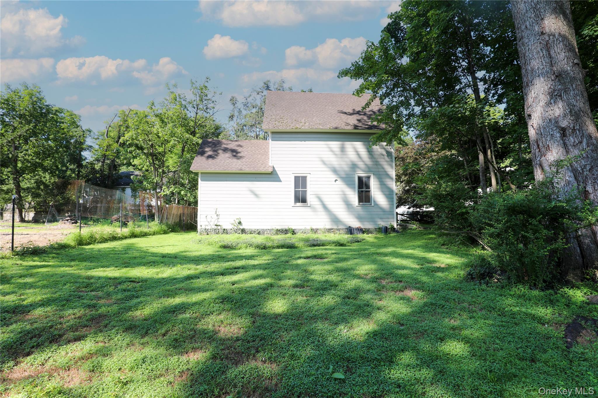 12-16 Lounsbury Place Property Photo 10