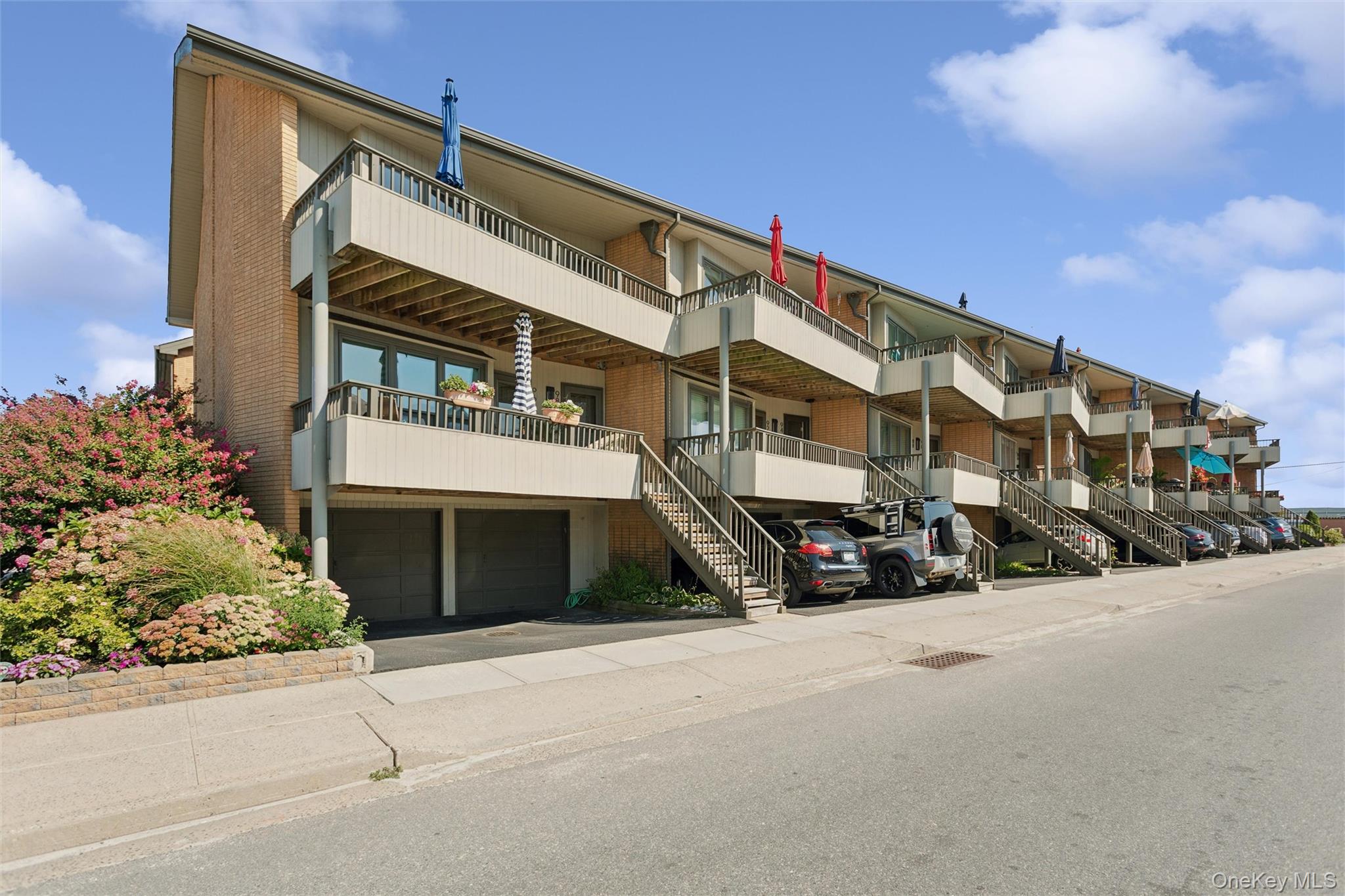 94 Pacific Boulevard Property Photo 1
