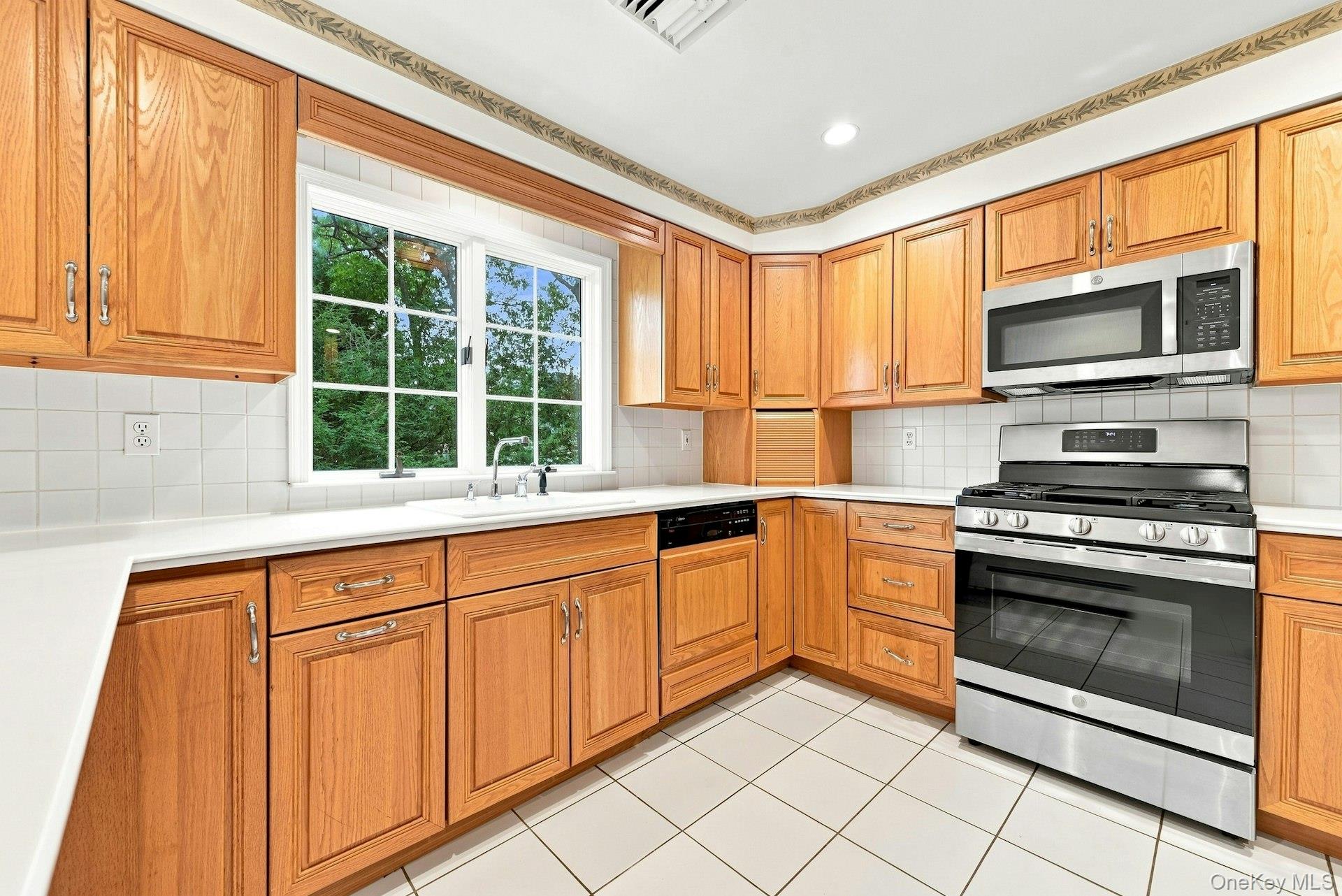 86 39th Street Property Photo 8