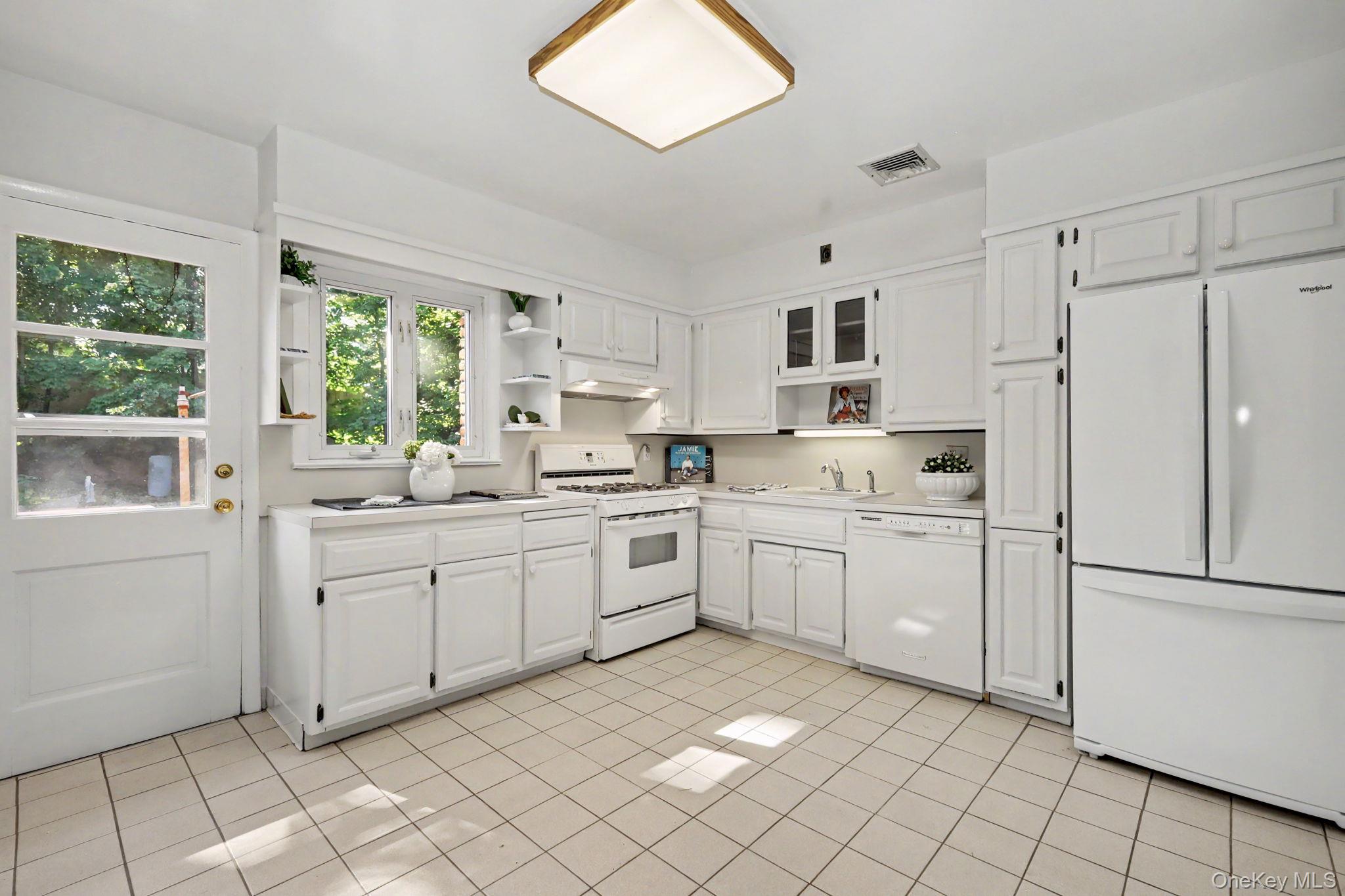 132 Laurel Avenue Property Photo 10