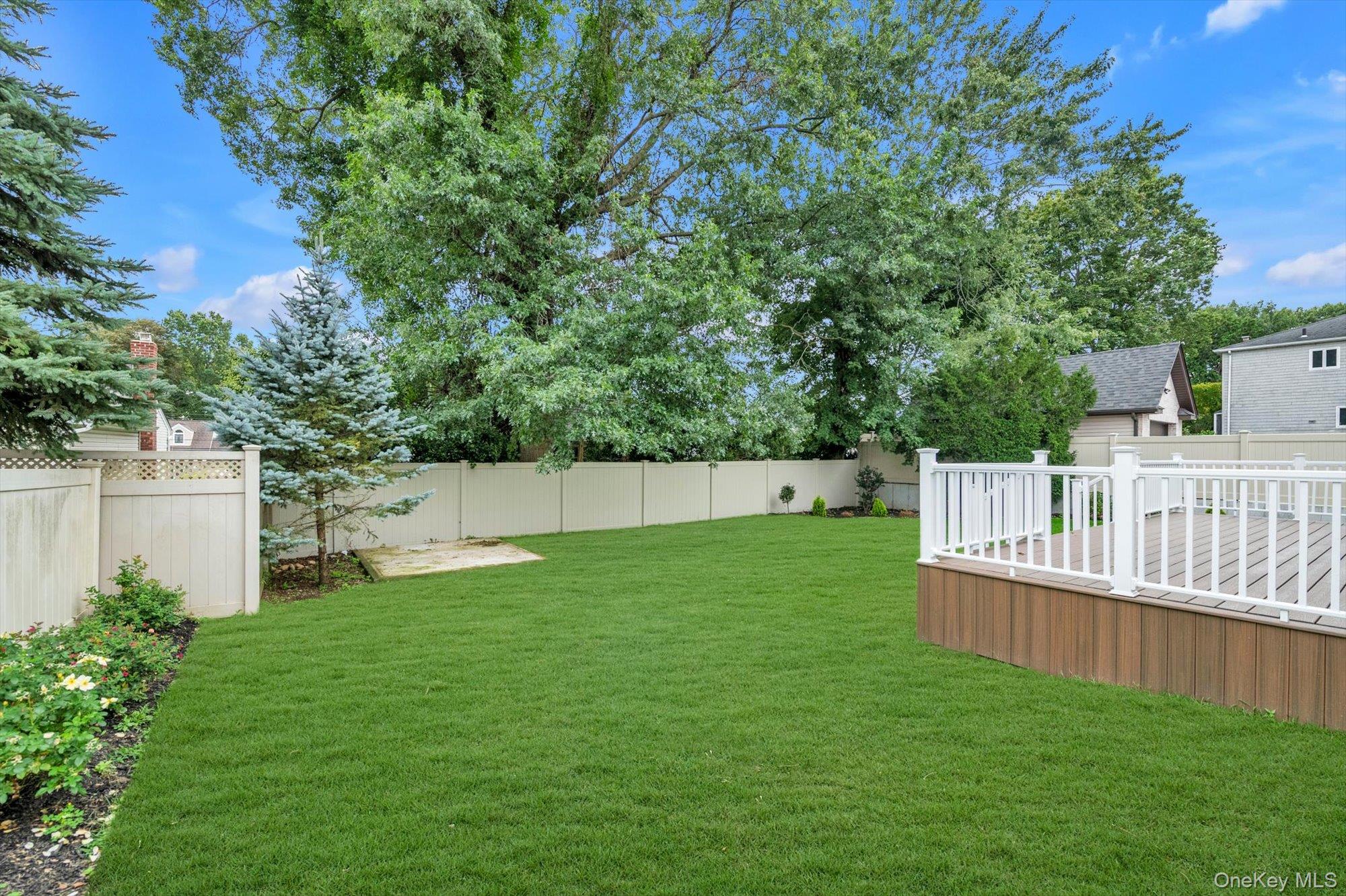 109 Nassau Drive Property Photo 23