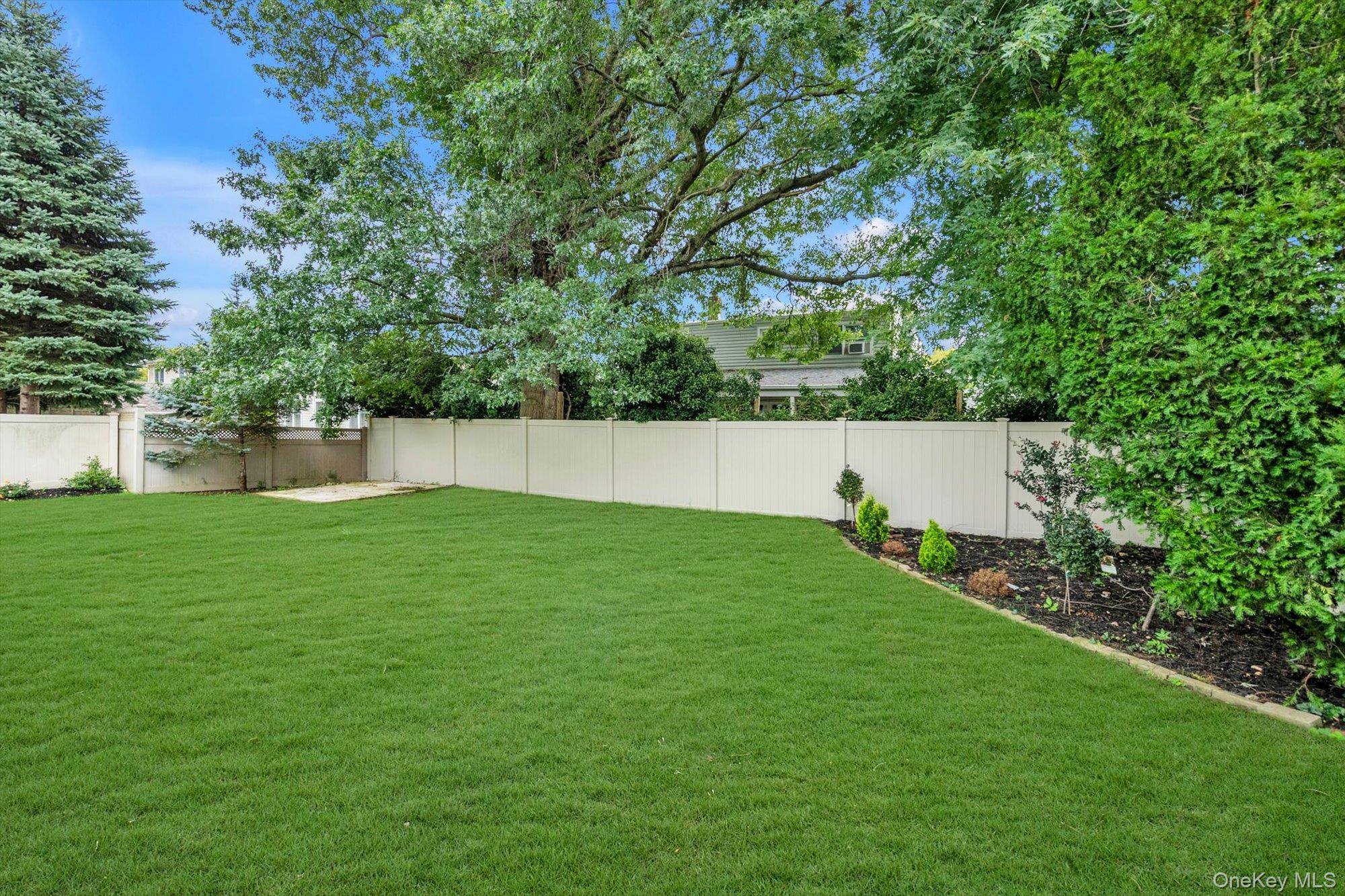 109 Nassau Drive Property Photo 26