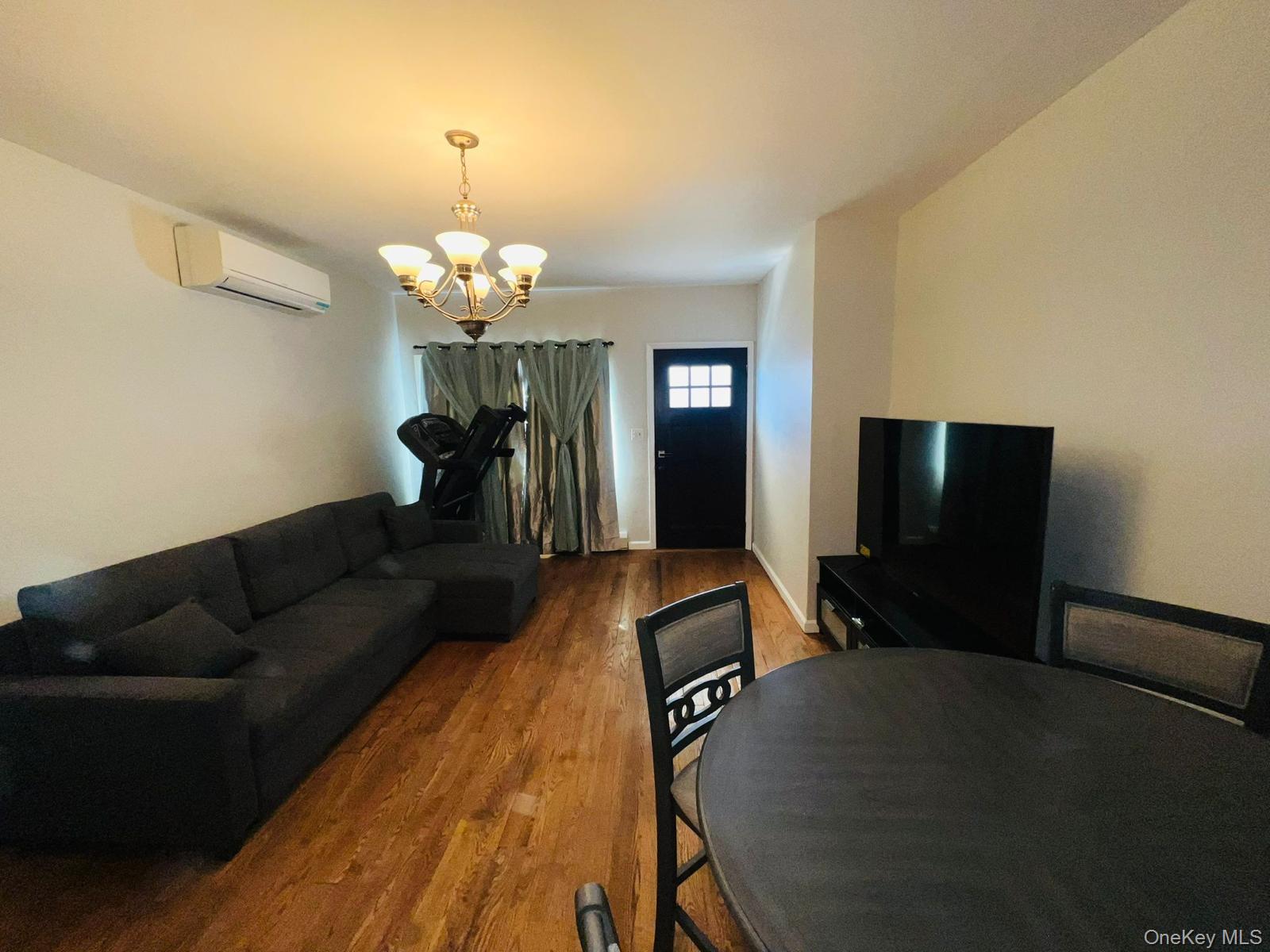 10221 213th Street Property Photo 4