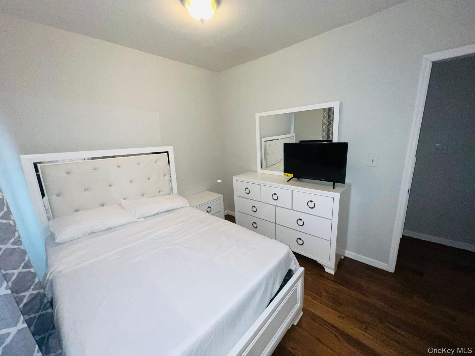10221 213th Street Property Photo 6