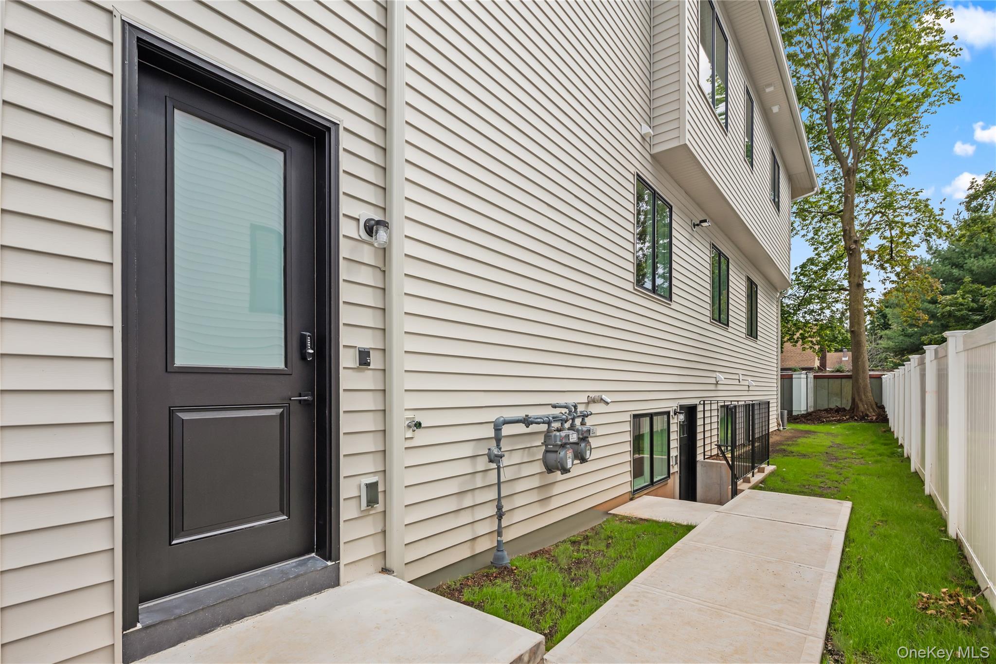 30 E Castle Avenue #101 Property Photo 4