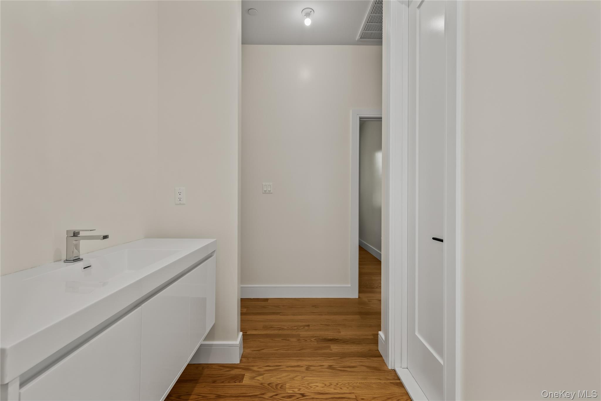 30 E Castle Avenue #101 Property Photo 28