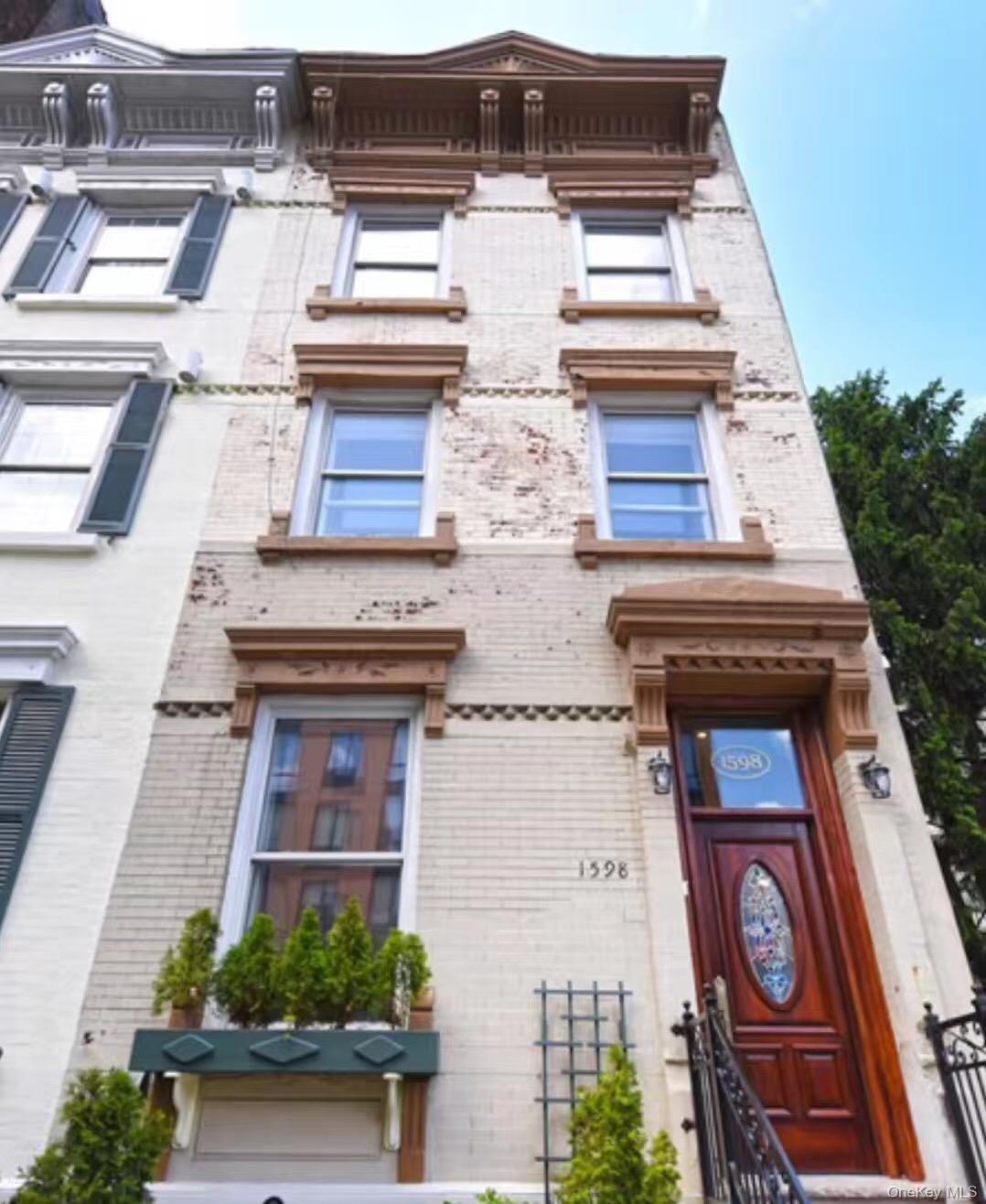 1598 Lexington Avenue 3 Property Photo 1