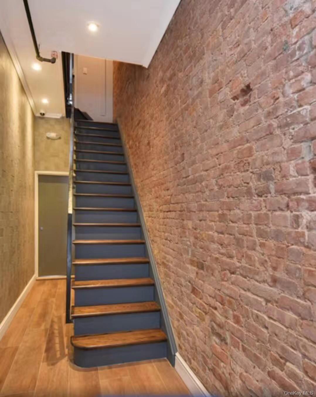 1598 Lexington Avenue 3 Property Photo 2