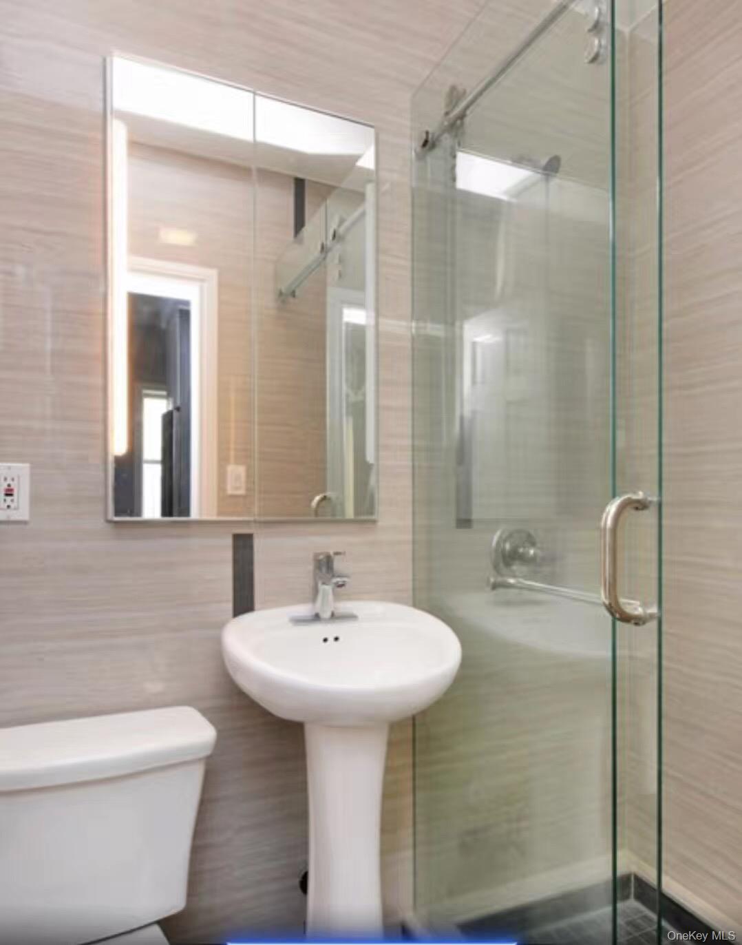 1598 Lexington Avenue 3 Property Photo 4