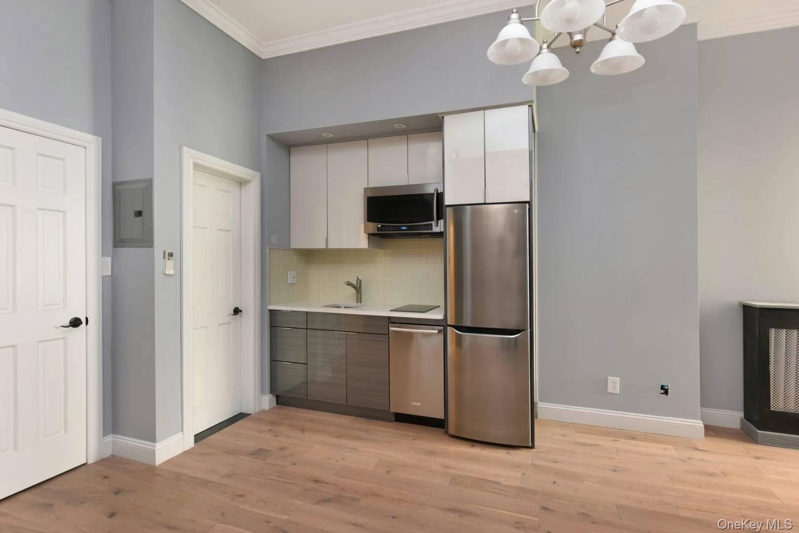 1598 Lexington Avenue 3 Property Photo 5