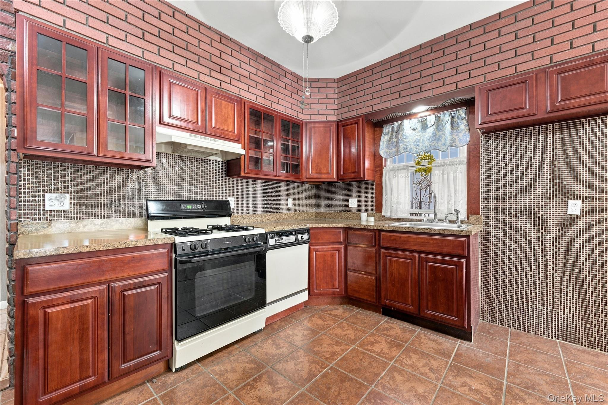 1659 W 3rd Street Property Photo 19
