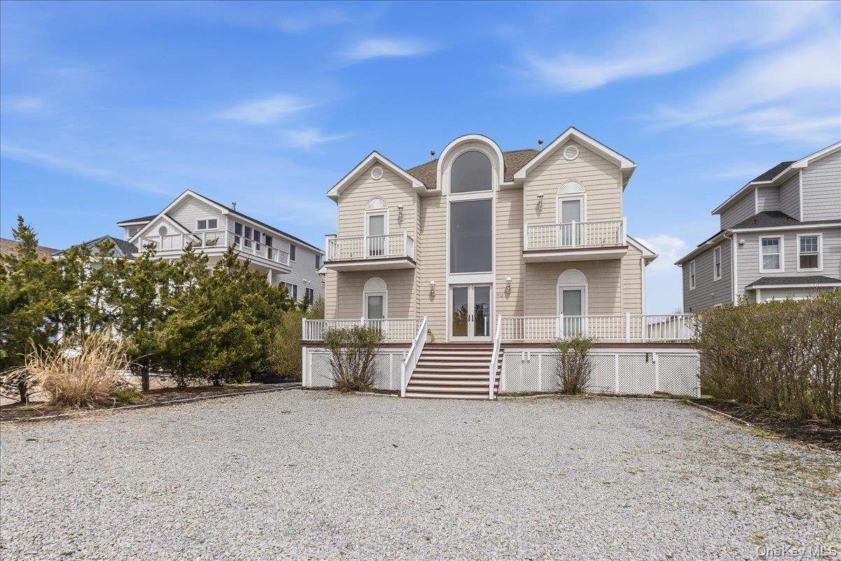 672 Dune Road Property Photo 4