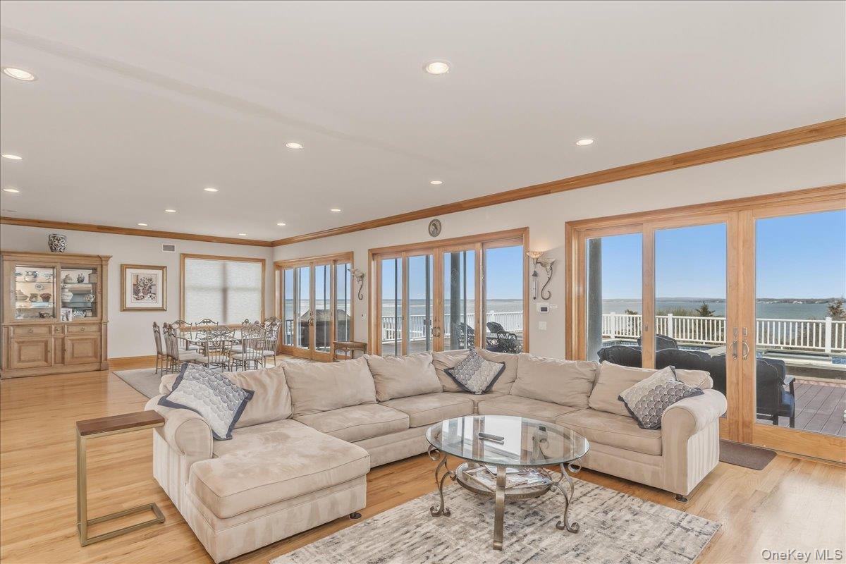 672 Dune Road Property Photo 8