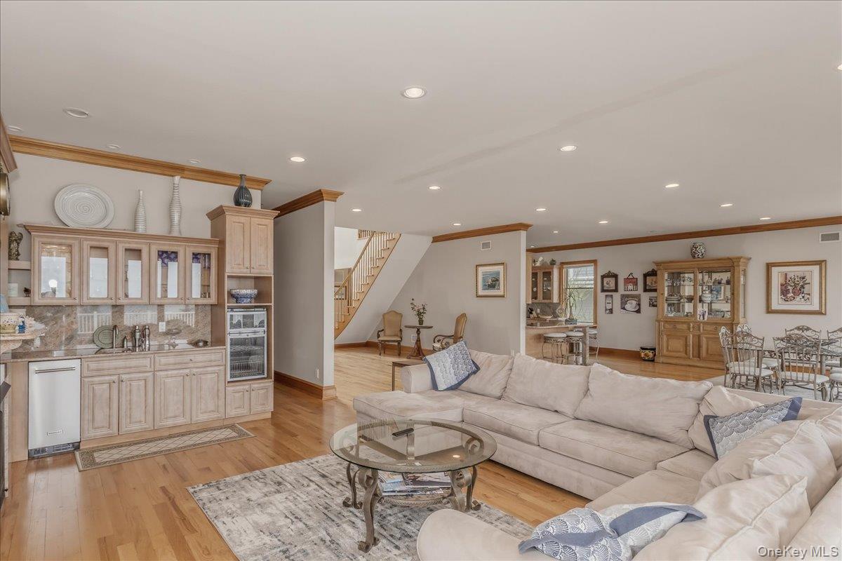 672 Dune Road Property Photo 9