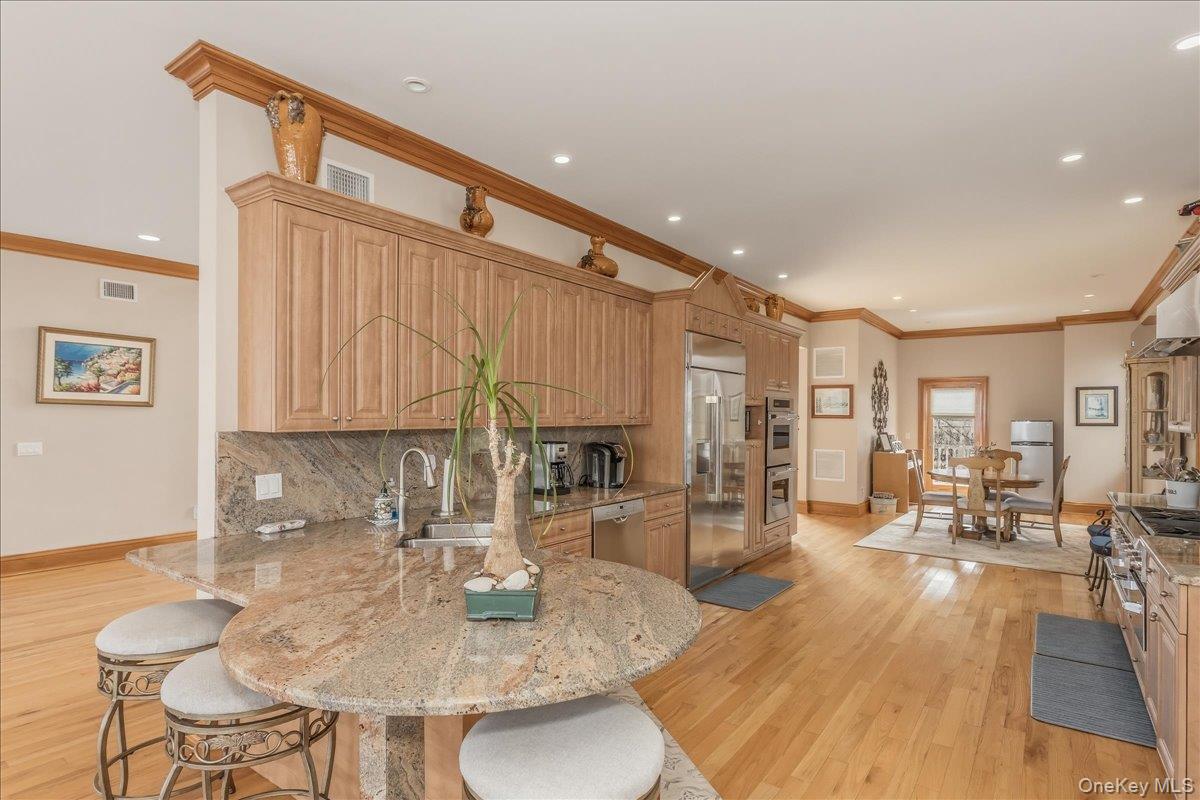 672 Dune Road Property Photo 12