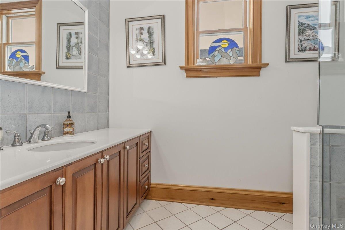 672 Dune Road Property Photo 27