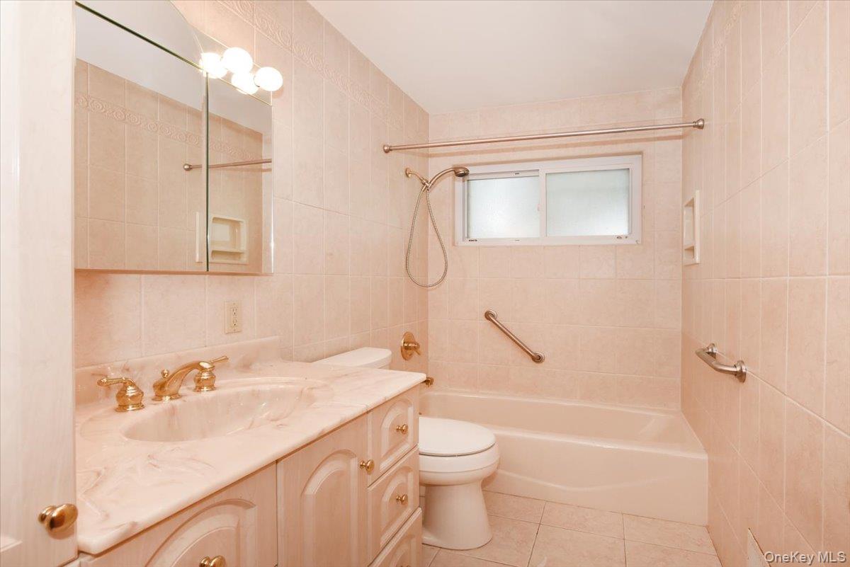 204 Franklin Street Property Photo 26