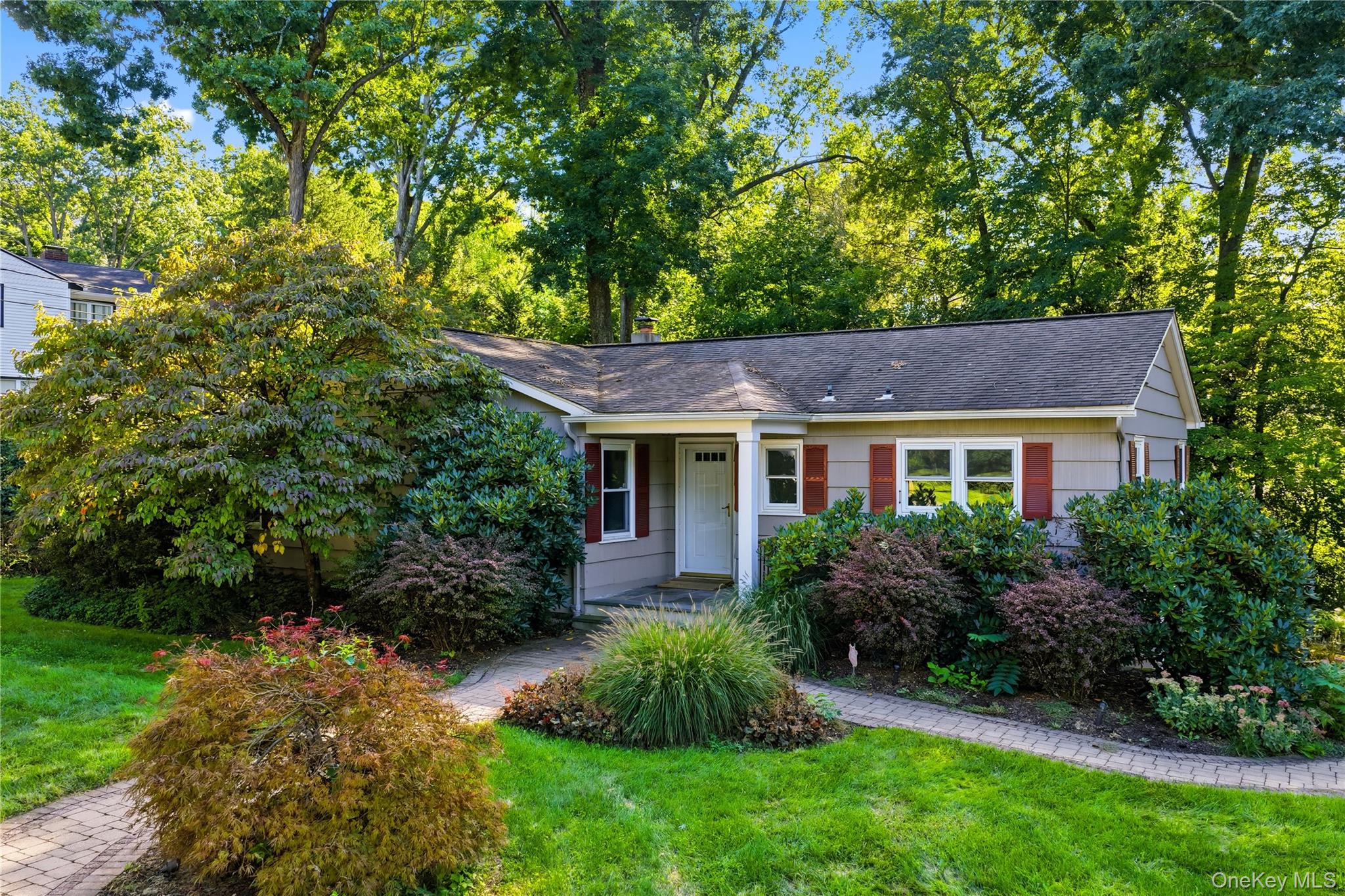 47 Waterbury Parkway Property Photo 1