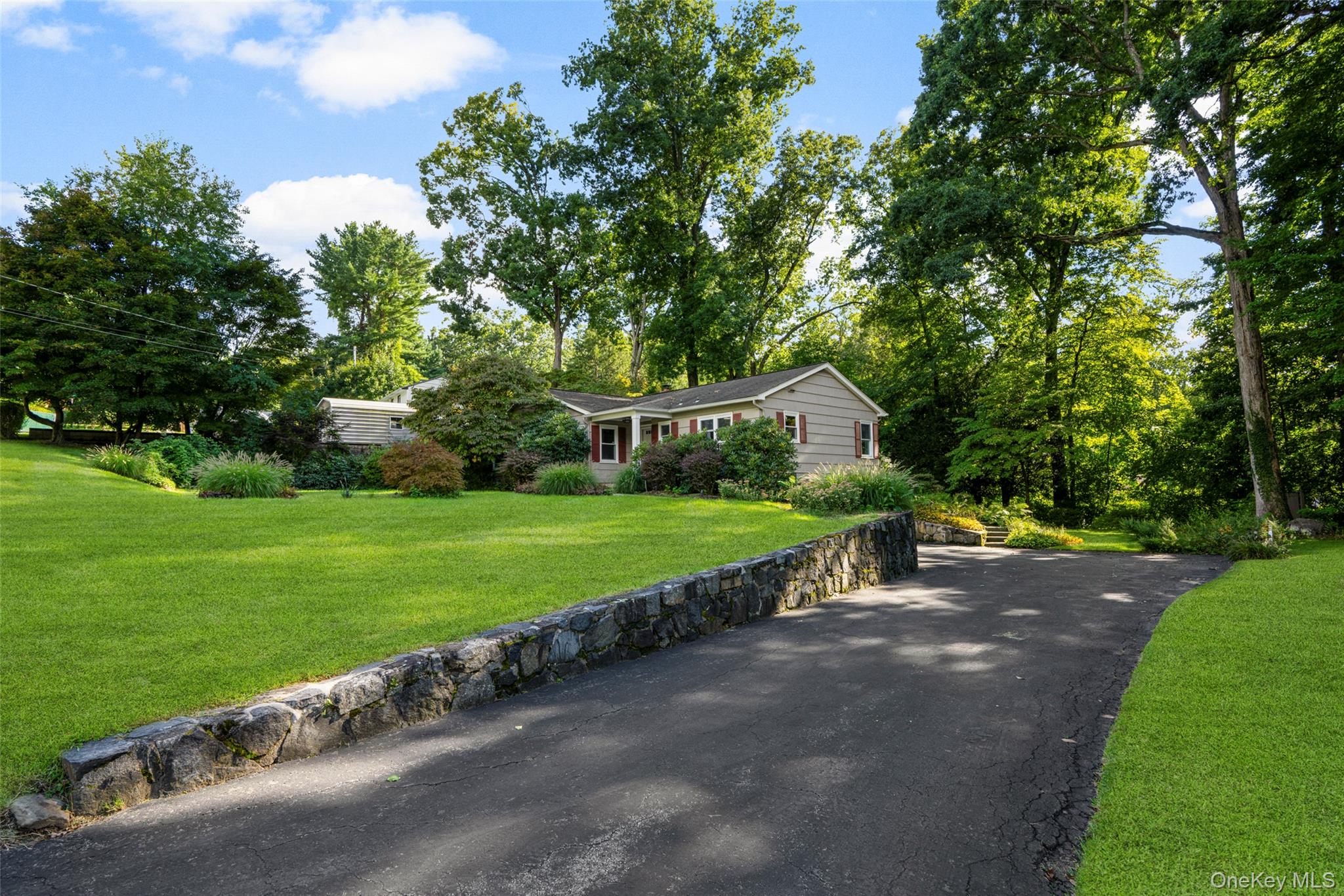 47 Waterbury Parkway Property Photo 2