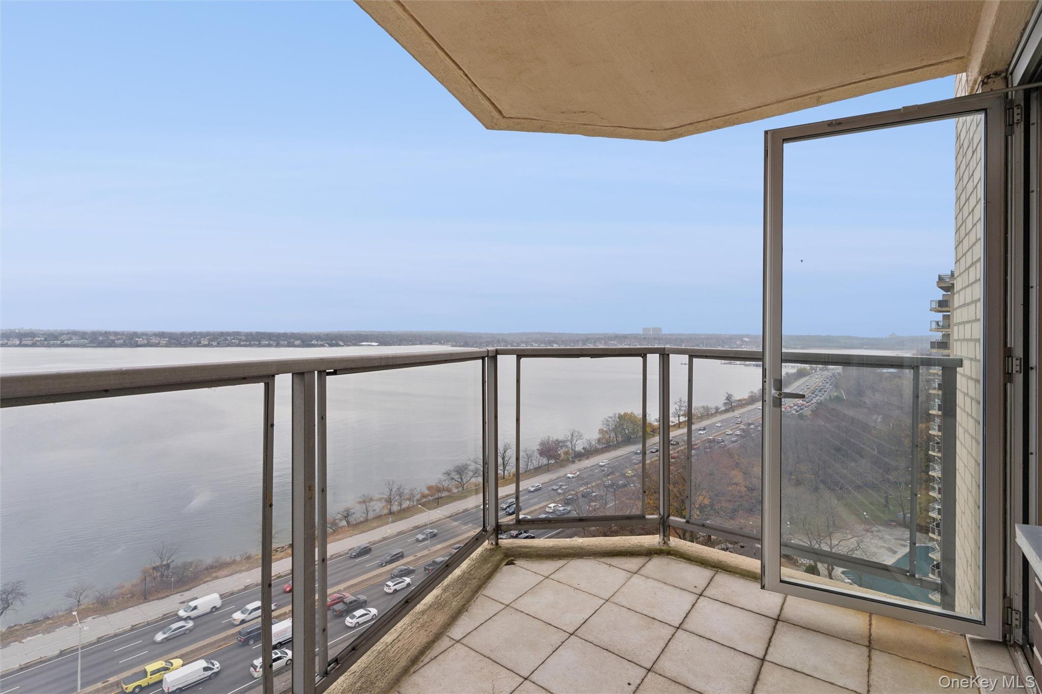 17-85 215th Street 15m Property Photo 17