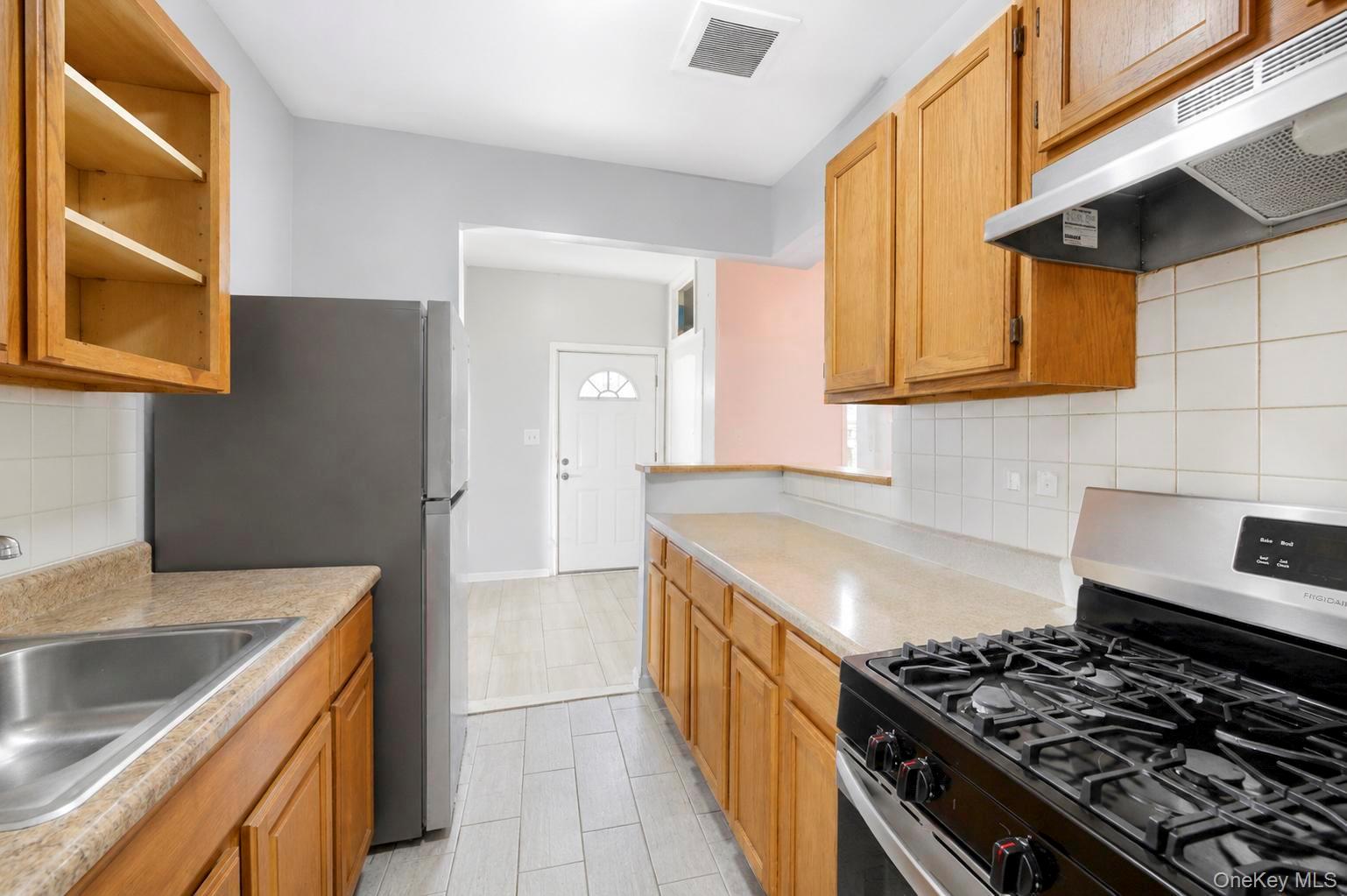 425 Barbey Street Property Photo 3