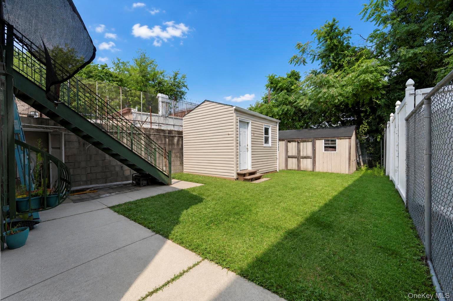 425 Barbey Street Property Photo 5