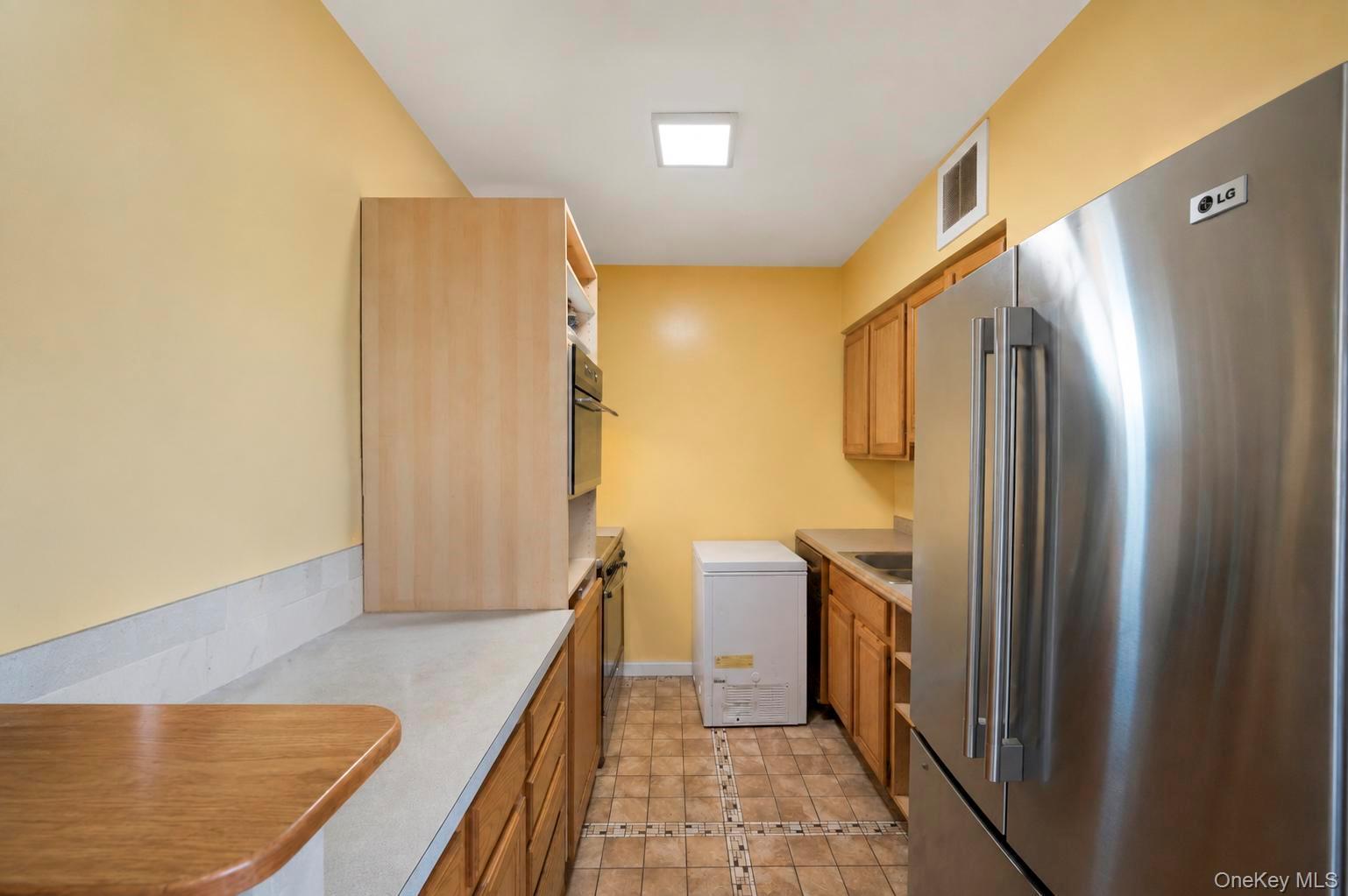 425 Barbey Street Property Photo 7