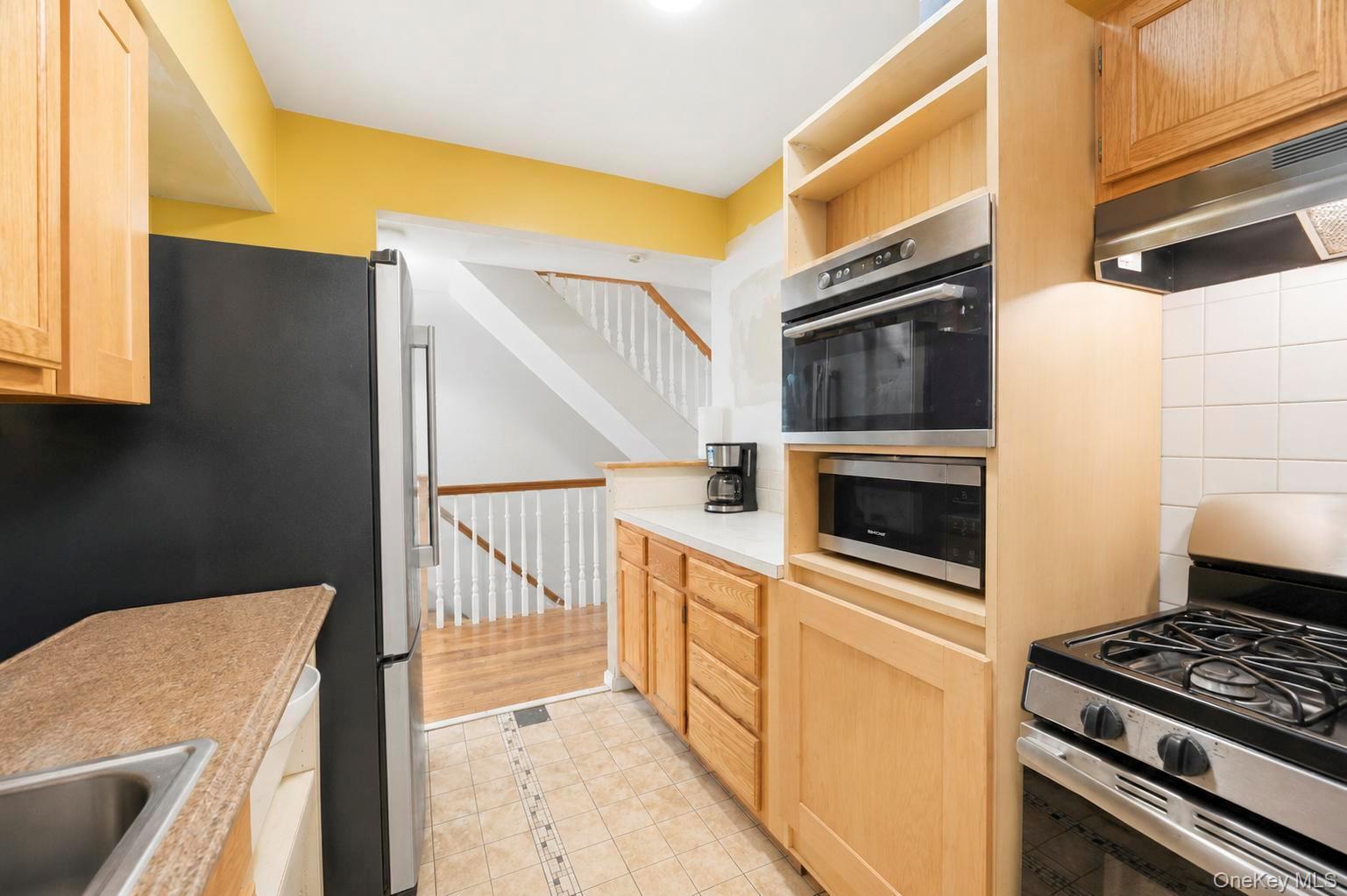425 Barbey Street Property Photo 8