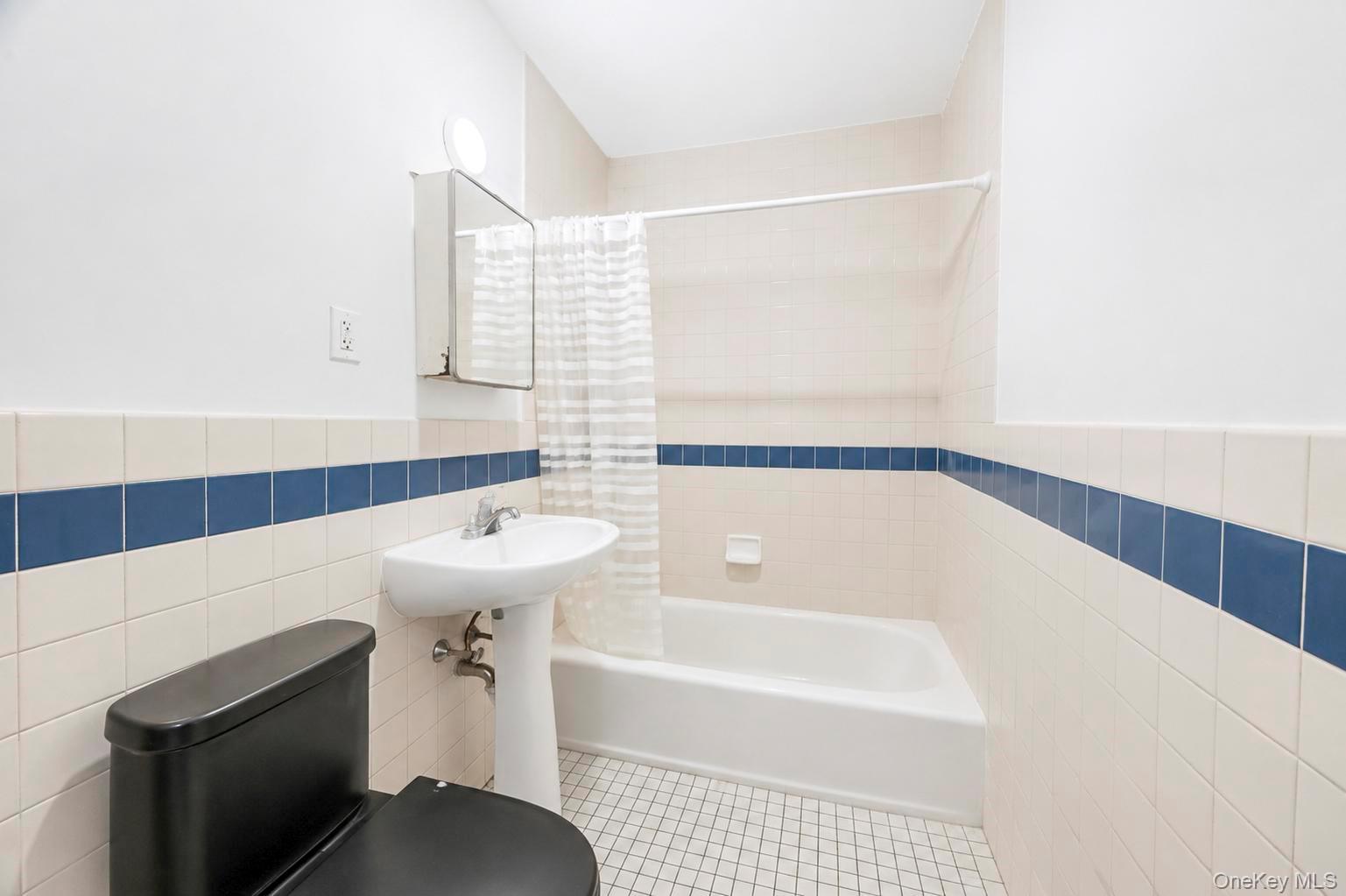 425 Barbey Street Property Photo 16