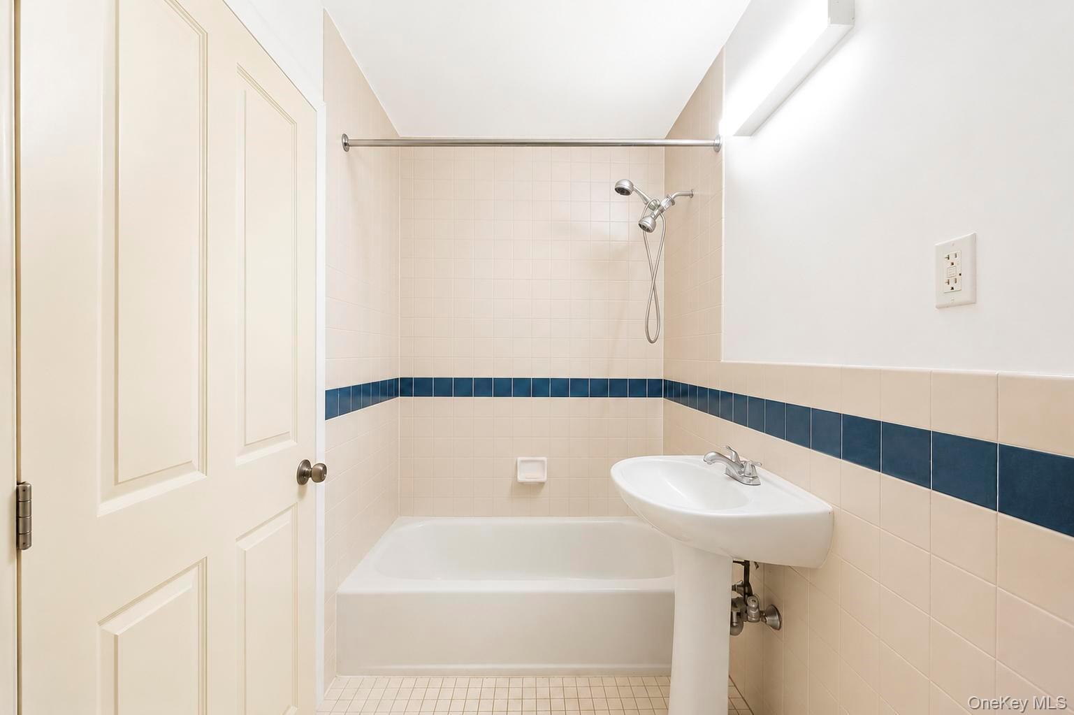 425 Barbey Street Property Photo 27
