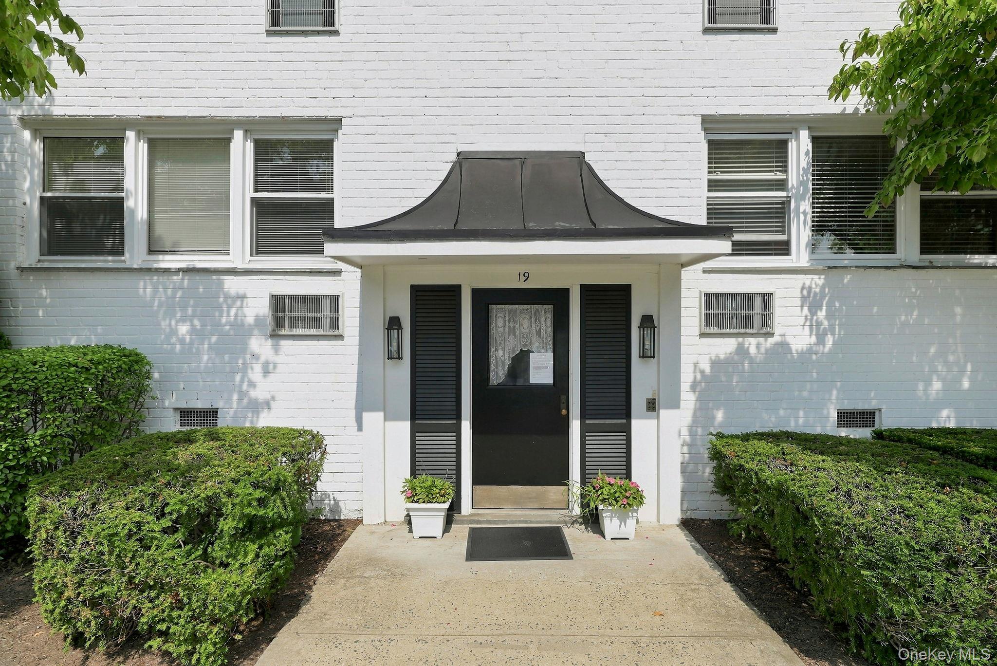 19 Avon Circle D Property Photo 2