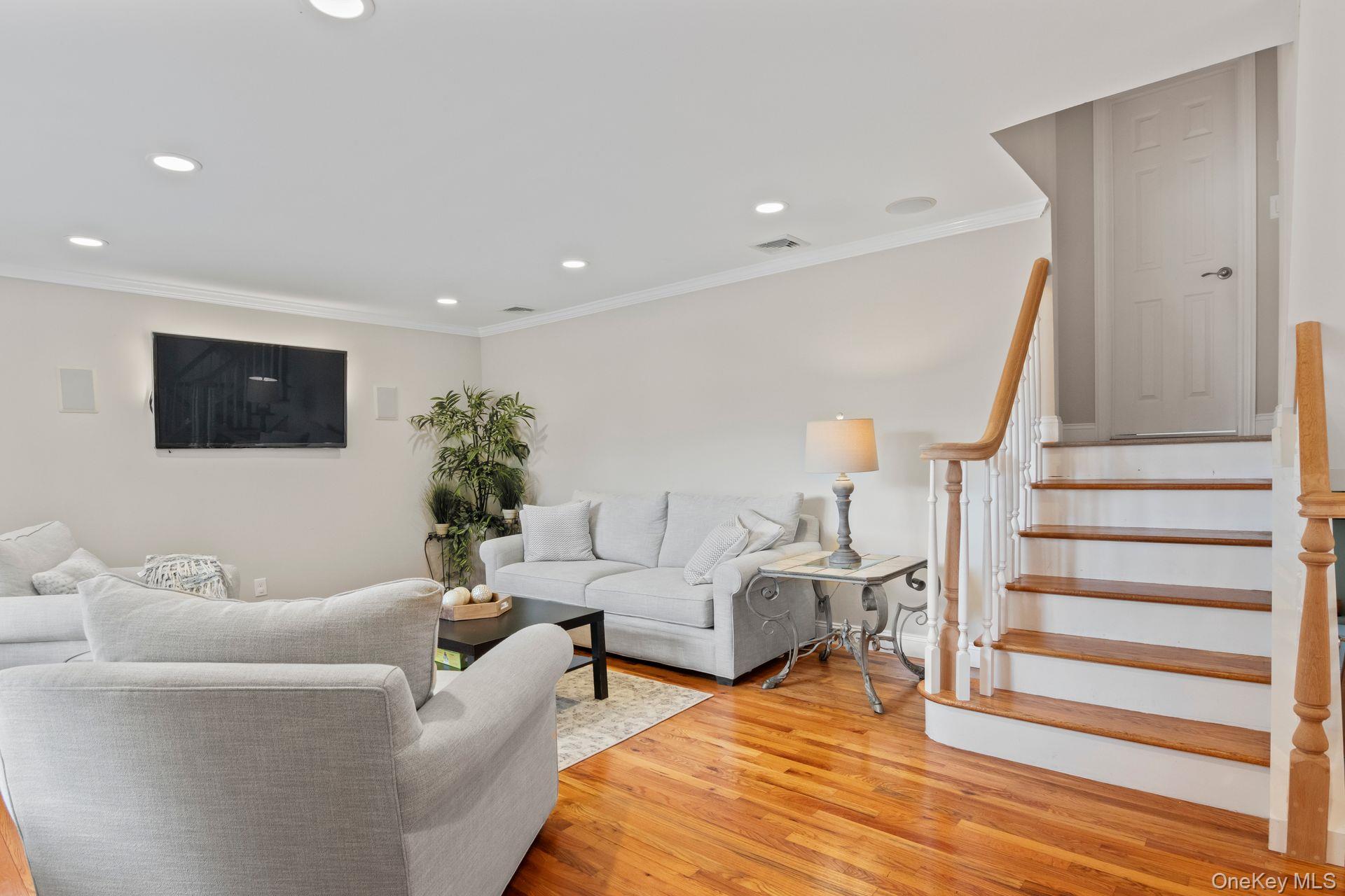 115 N John Street Property Photo 6
