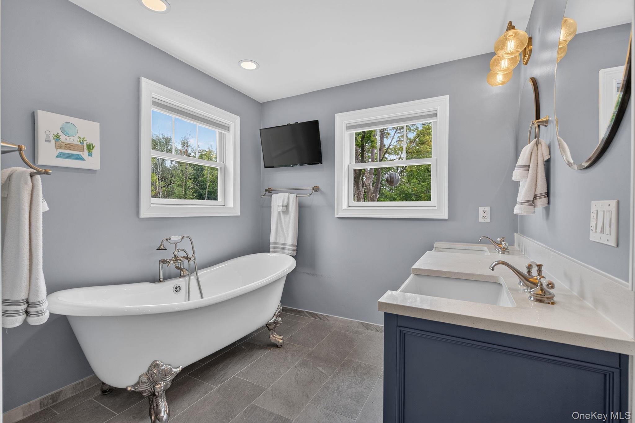 42 Colonial Avenue Property Photo 23