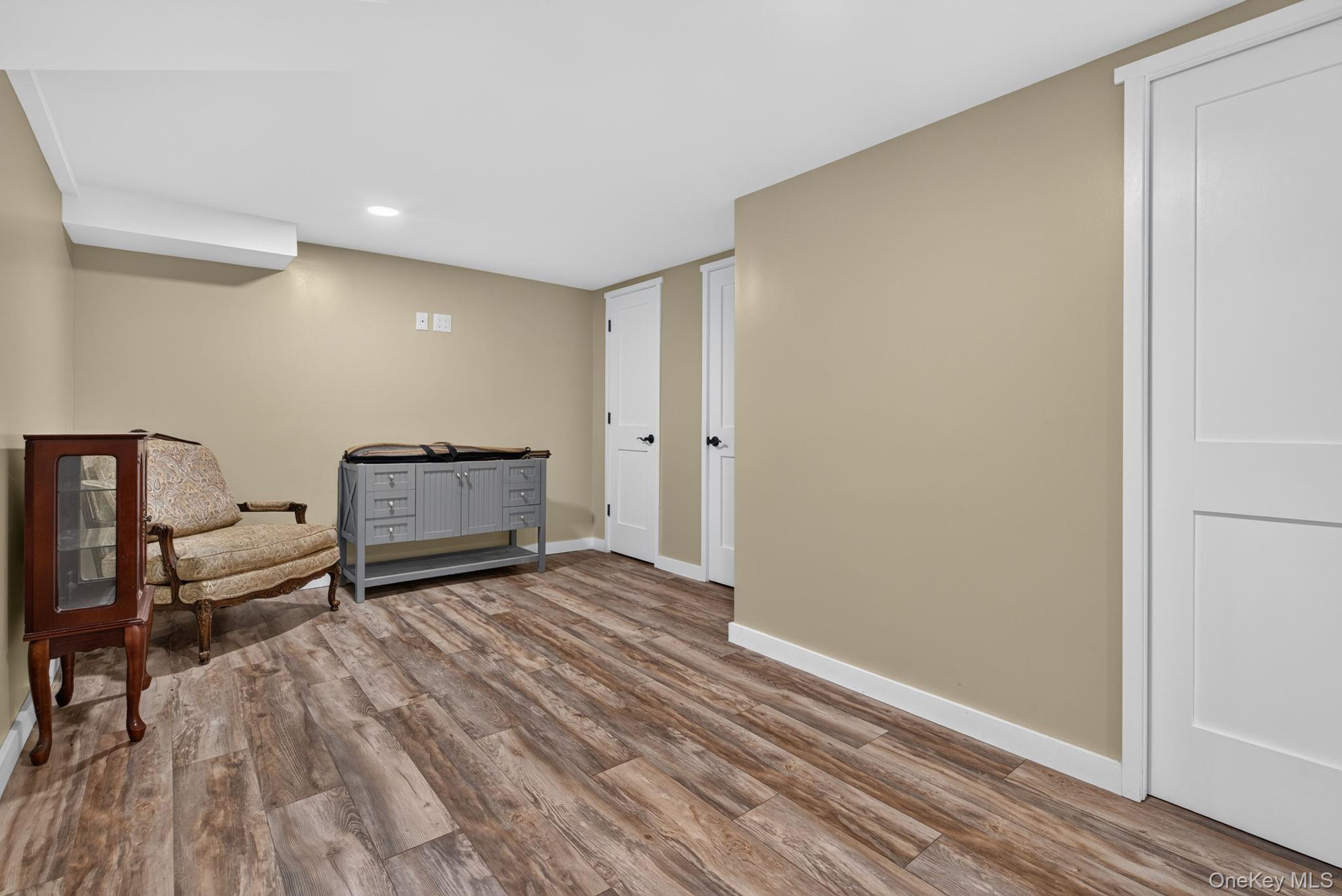 42 Colonial Avenue Property Photo 35