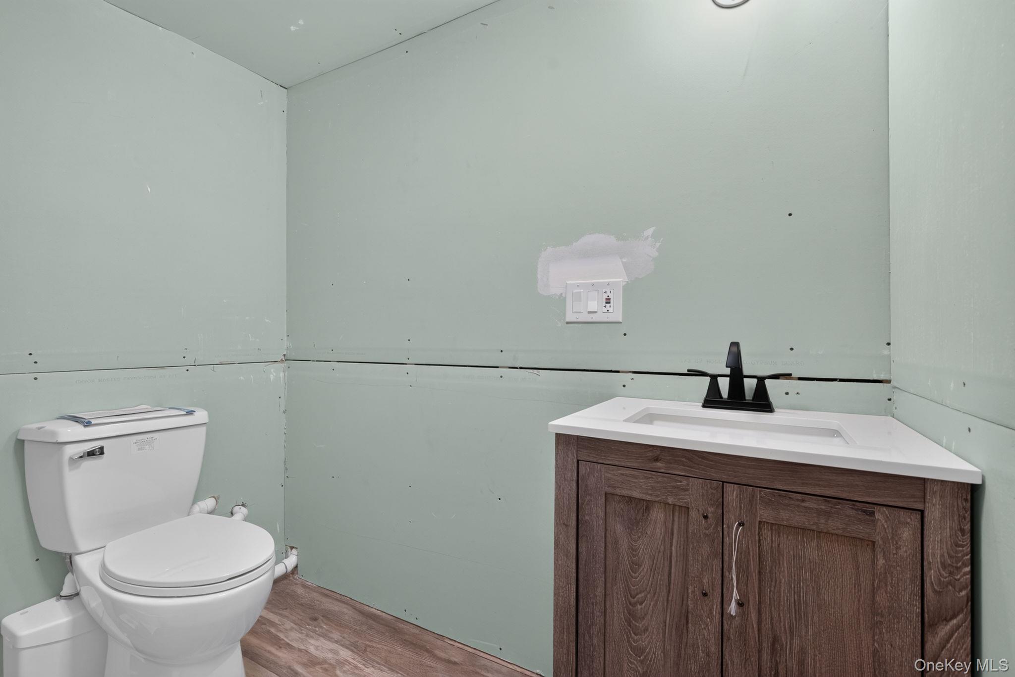 42 Colonial Avenue Property Photo 36